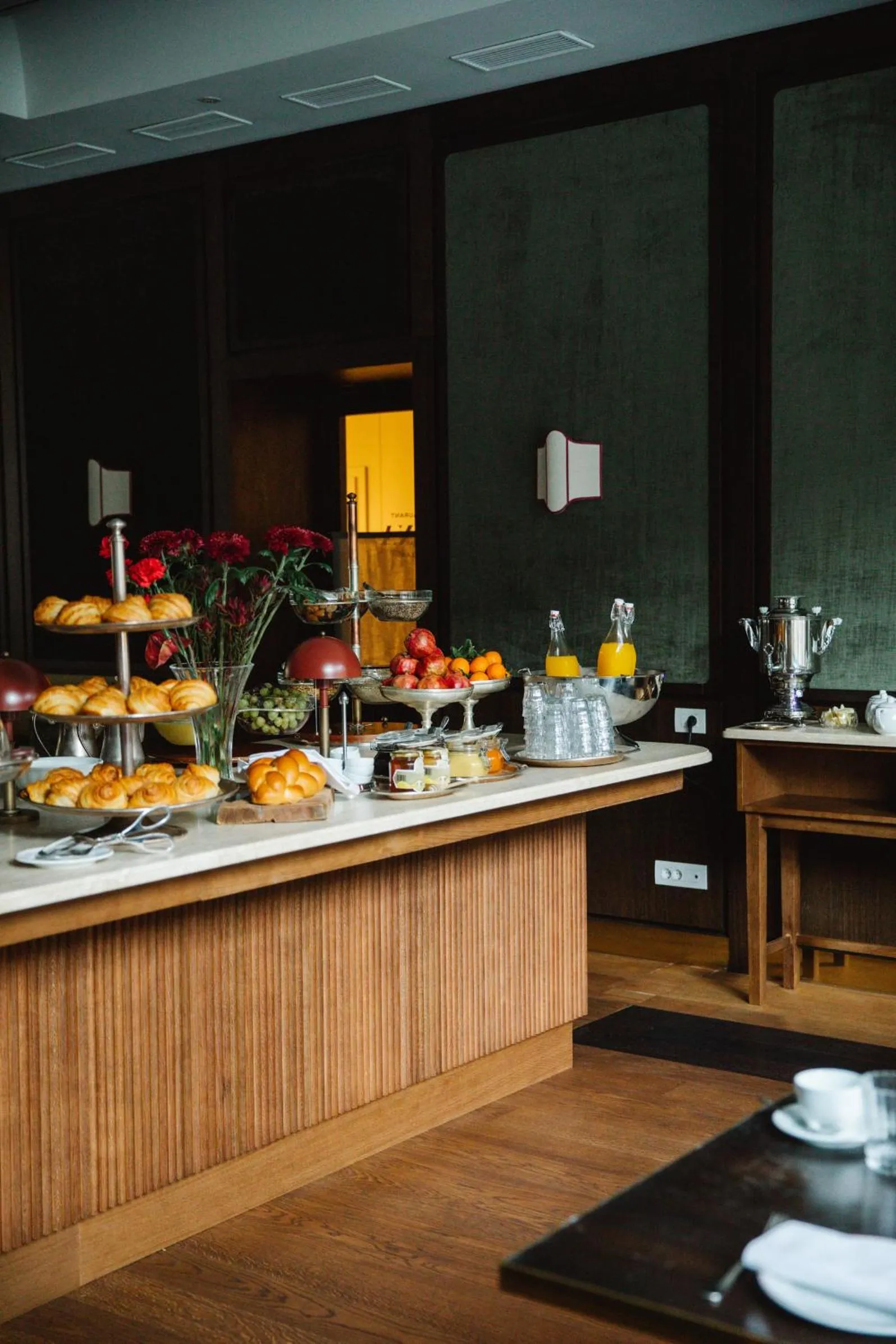 Restaurant/places to eat in Parkhotel Mondschein, a Member of Design Hotels