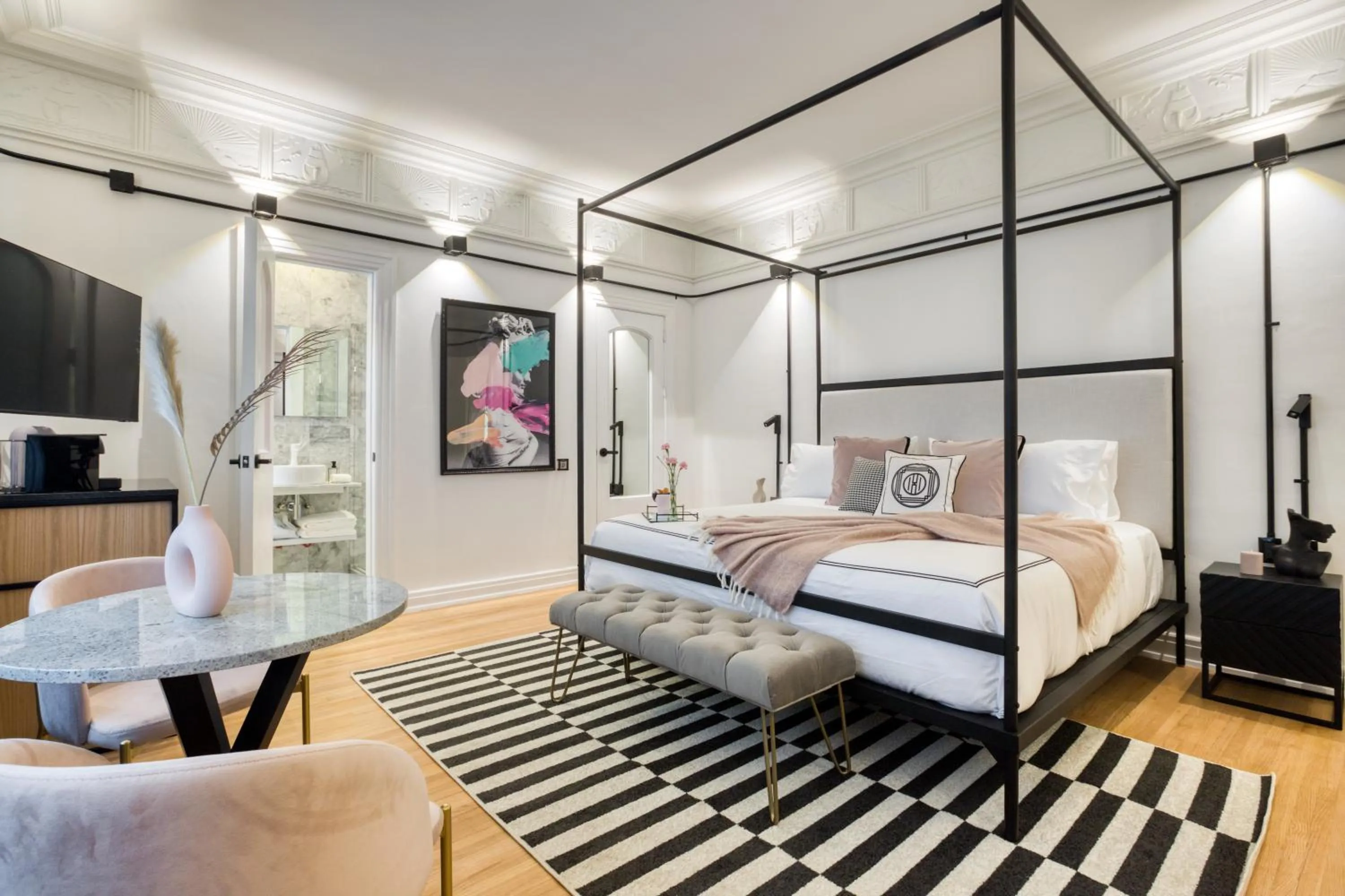 Bed in UTOPIC Campos Elíseos by ULIV