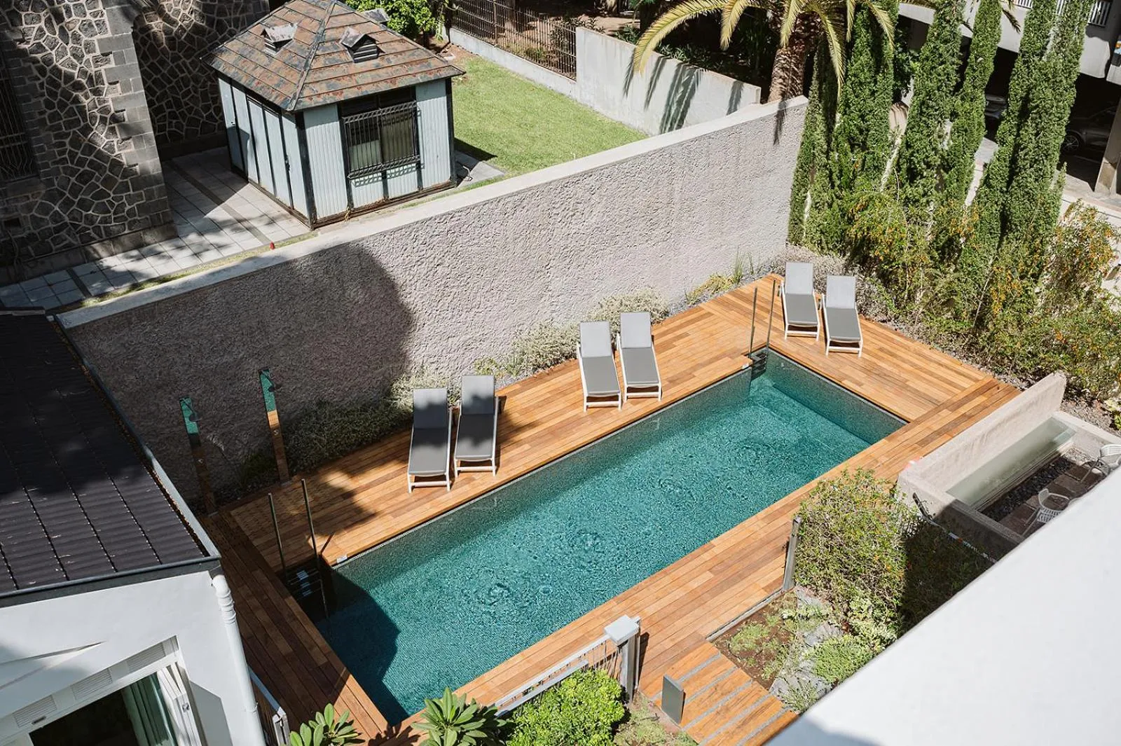 Patio in The Park Suites by IRES LAR