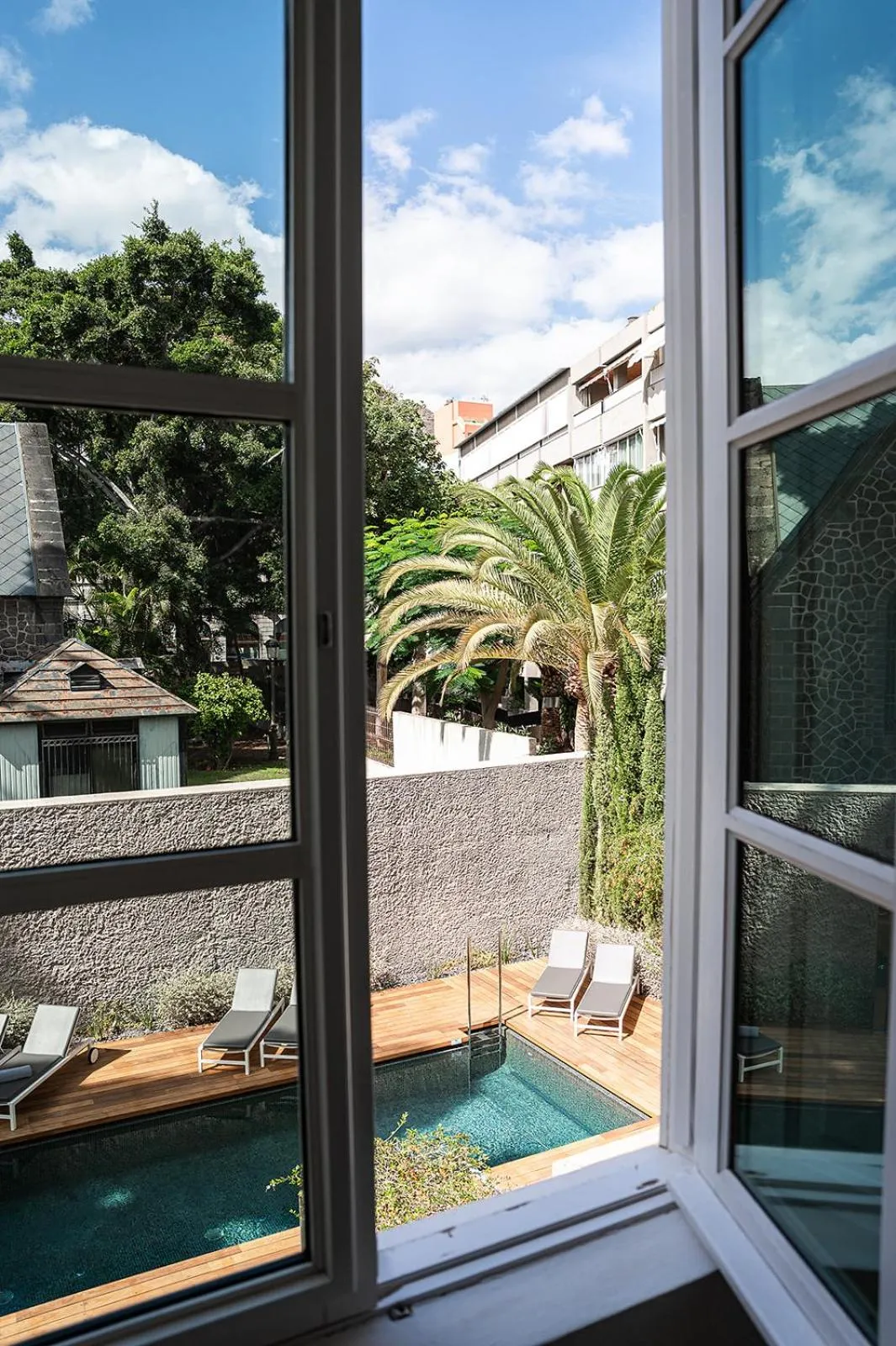 Pool view in The Park Suites by IRES LAR