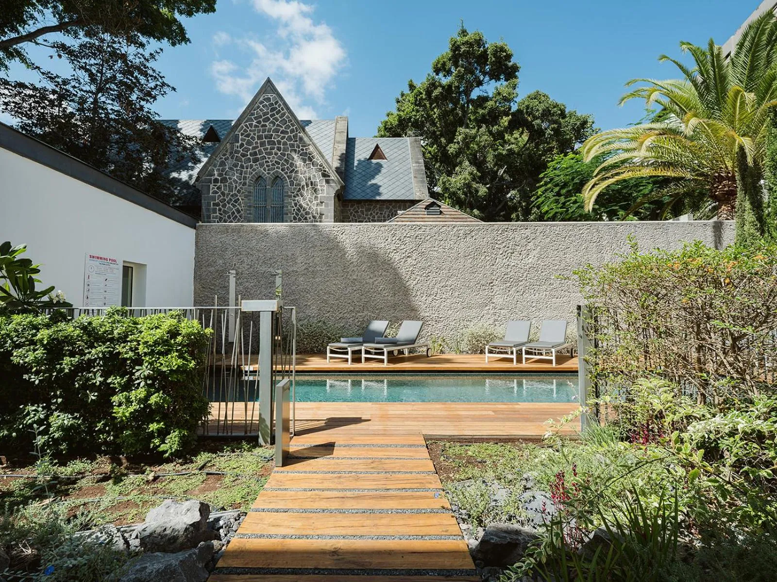 Garden in The Park Suites by IRES LAR