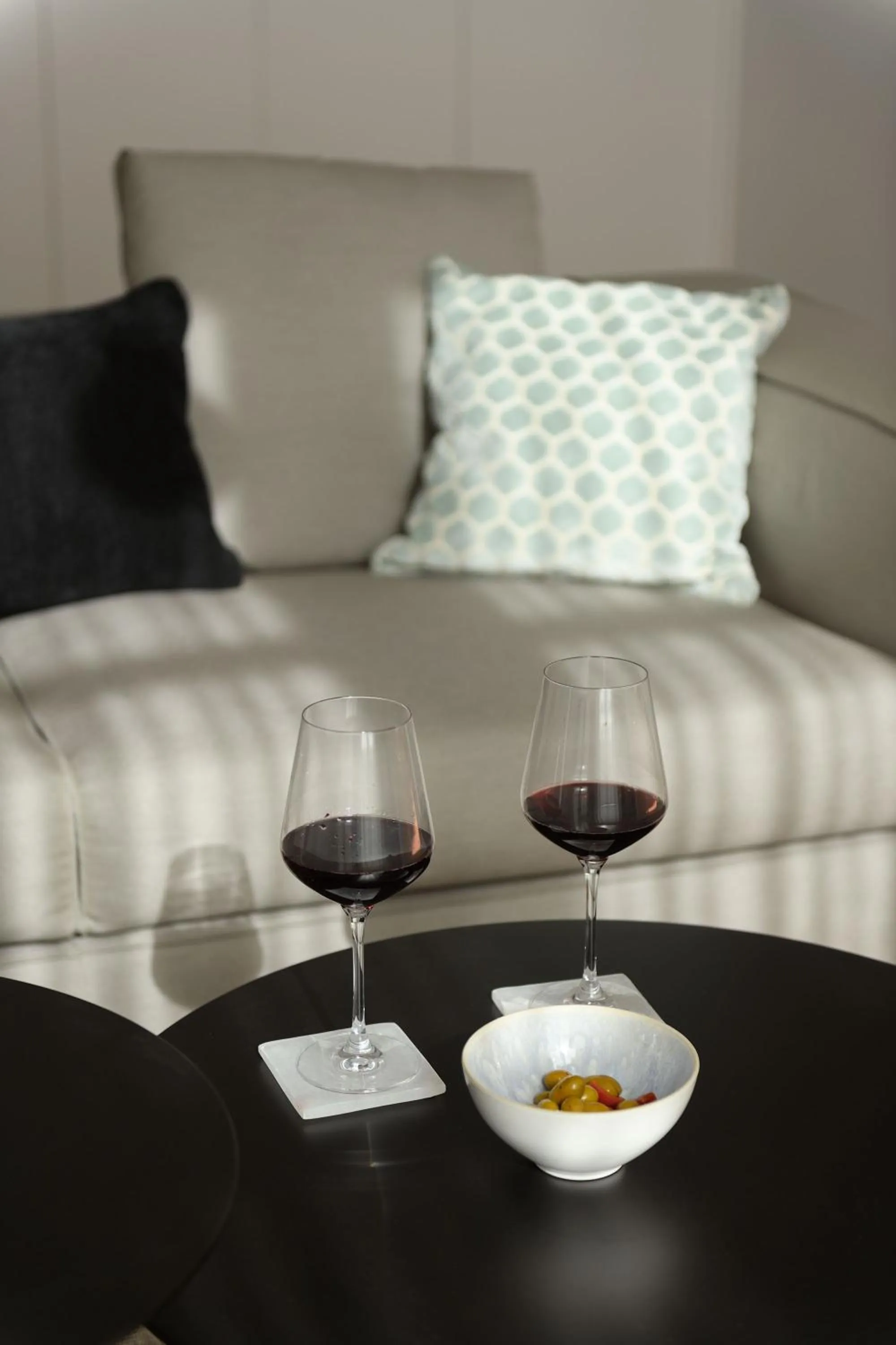 Living room in The Park Suites by IRES LAR