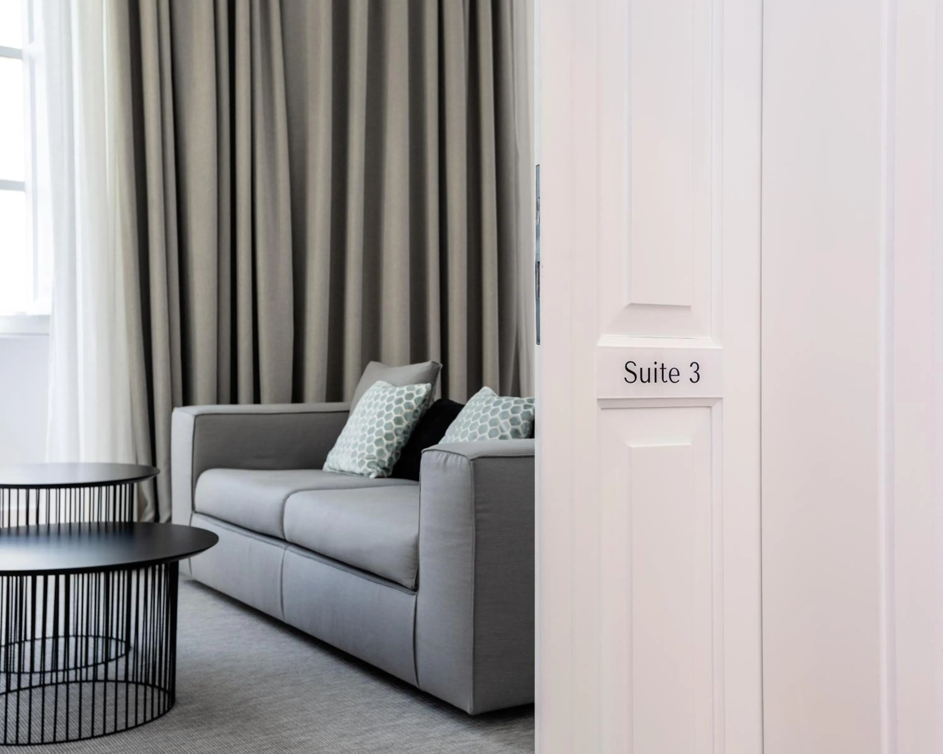 Living room in The Park Suites by IRES LAR