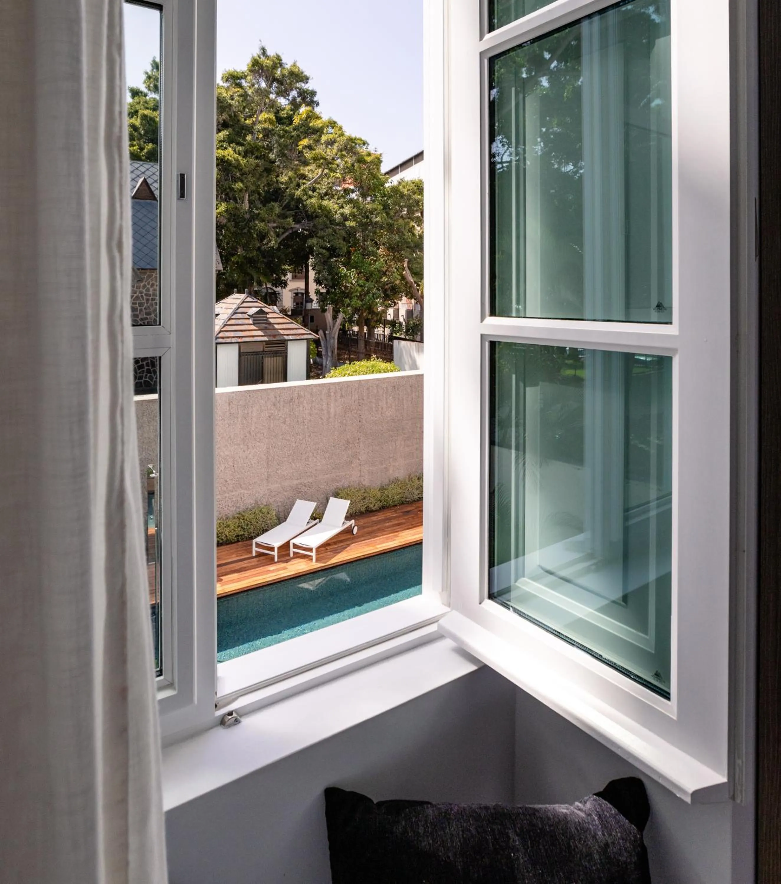 Garden view in The Park Suites by IRES LAR