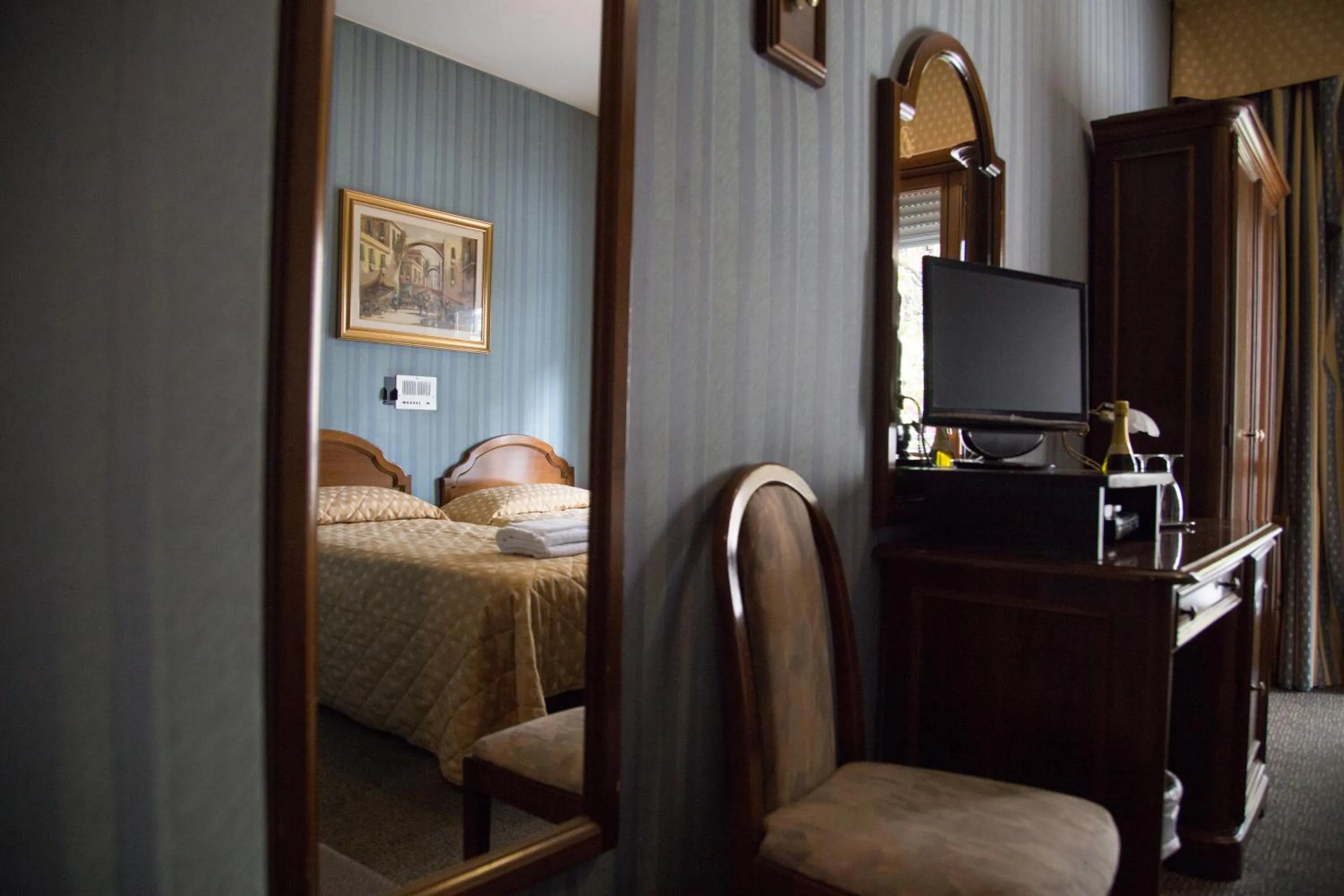 Seating area, Bed in Hotel Accursio