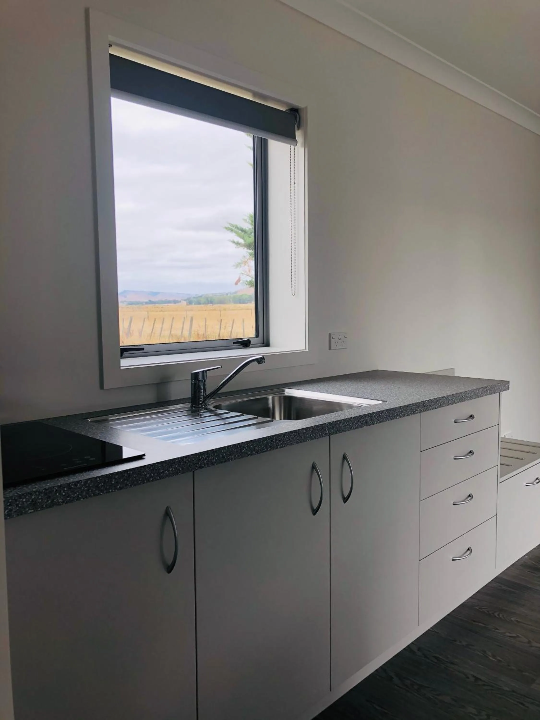 Kitchen or kitchenette in Thornton Lodge Motel