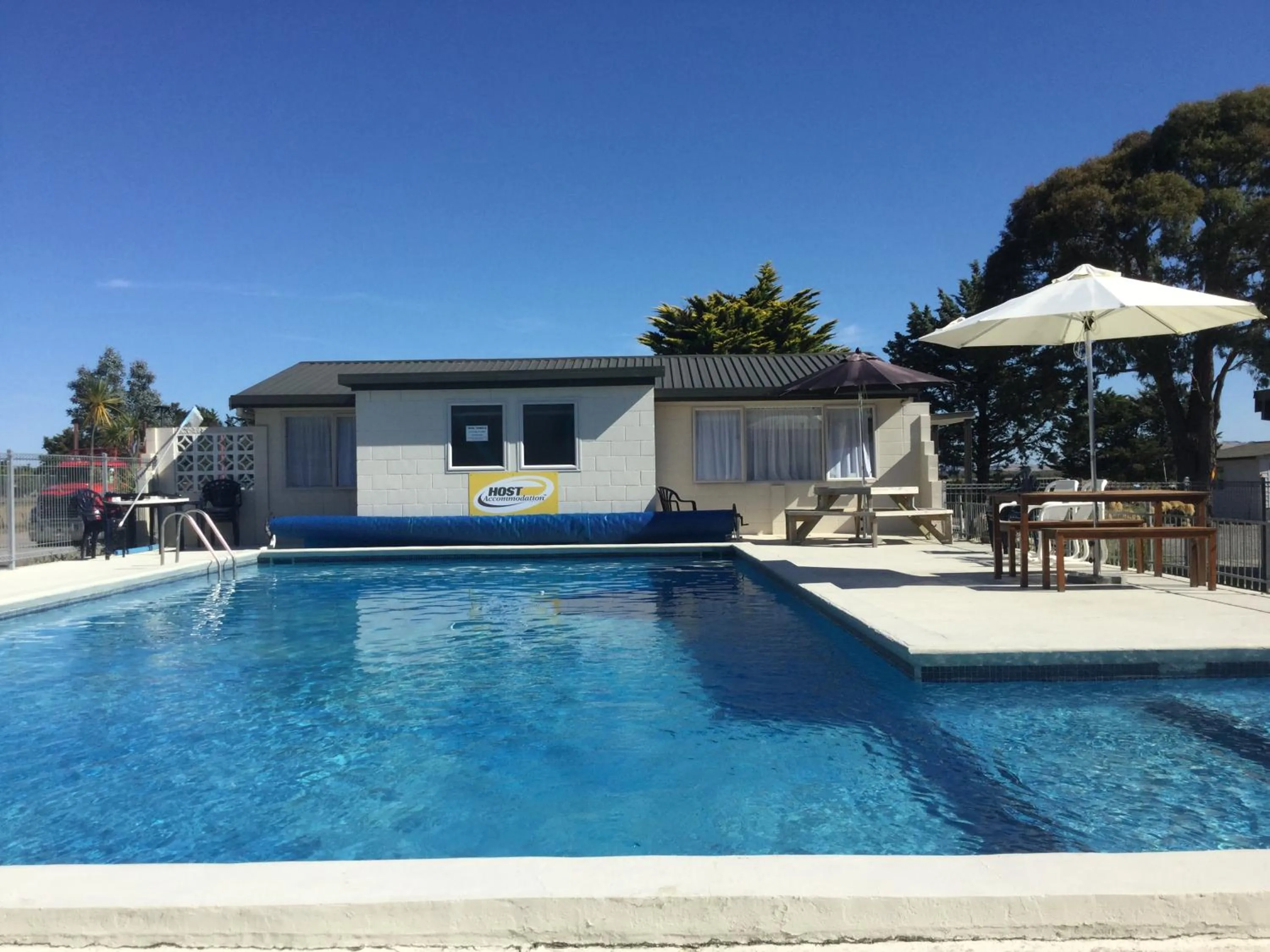 Swimming pool in Thornton Lodge Motel