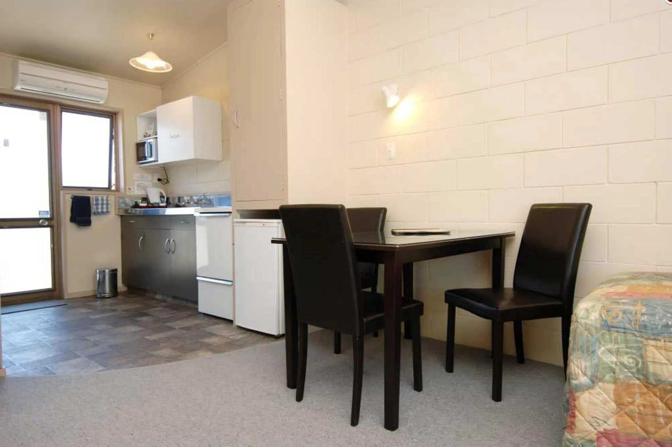 Seating area in Thornton Lodge Motel