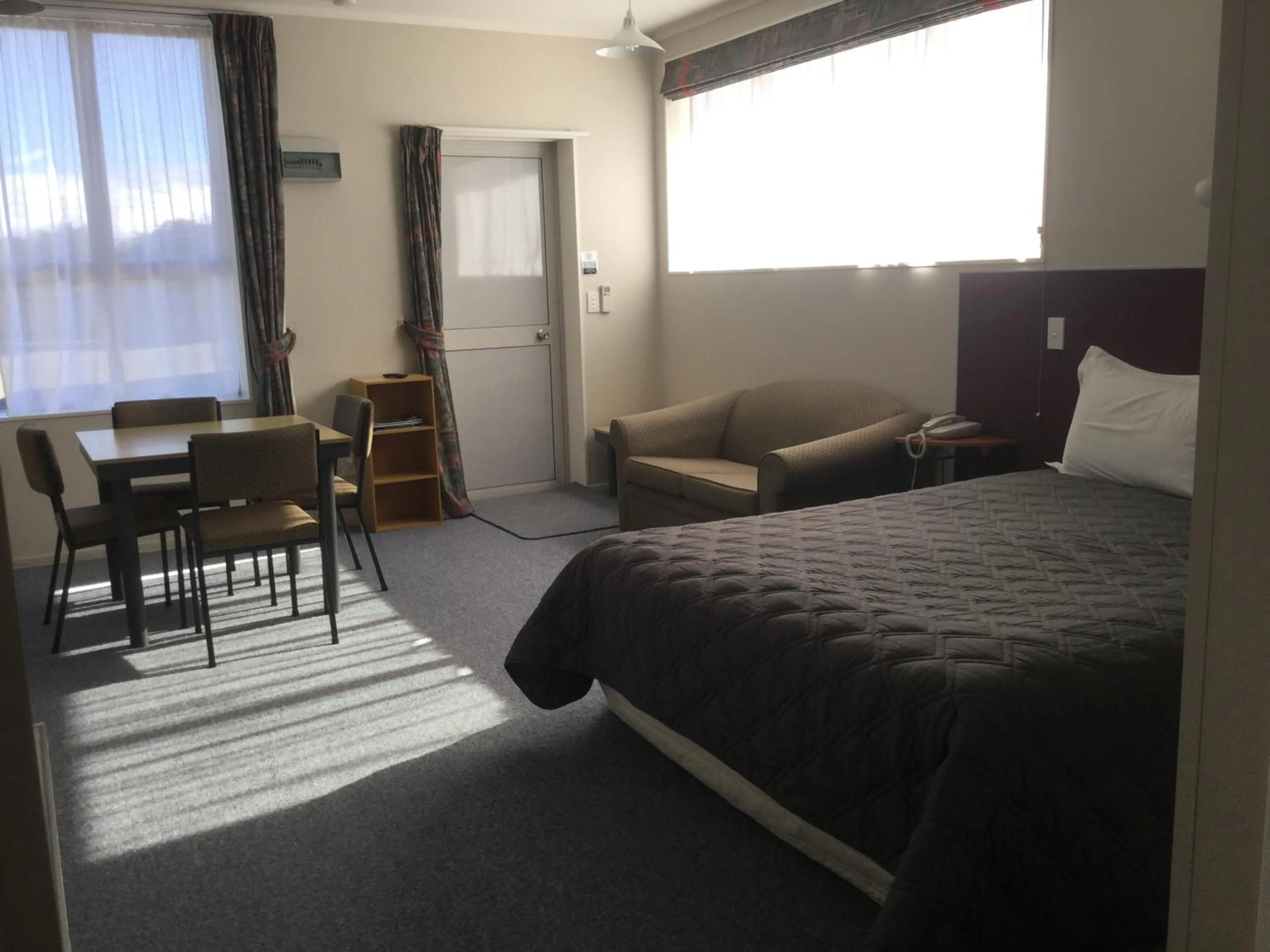 Bed in Thornton Lodge Motel