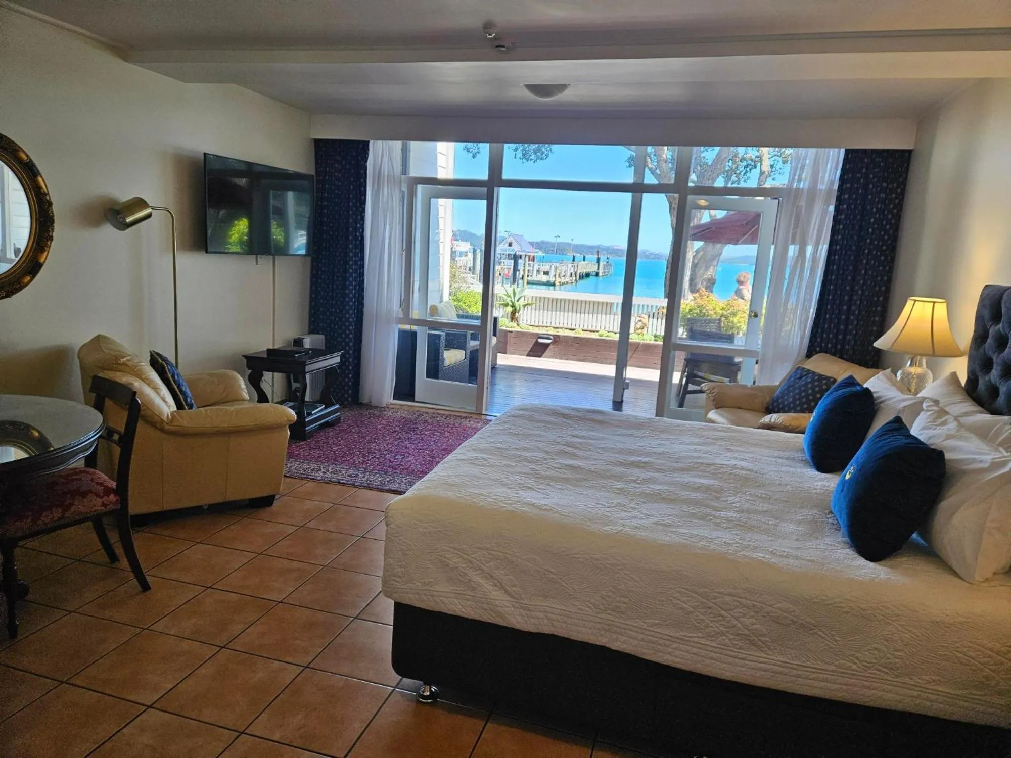 Bed in Commodores Lodge