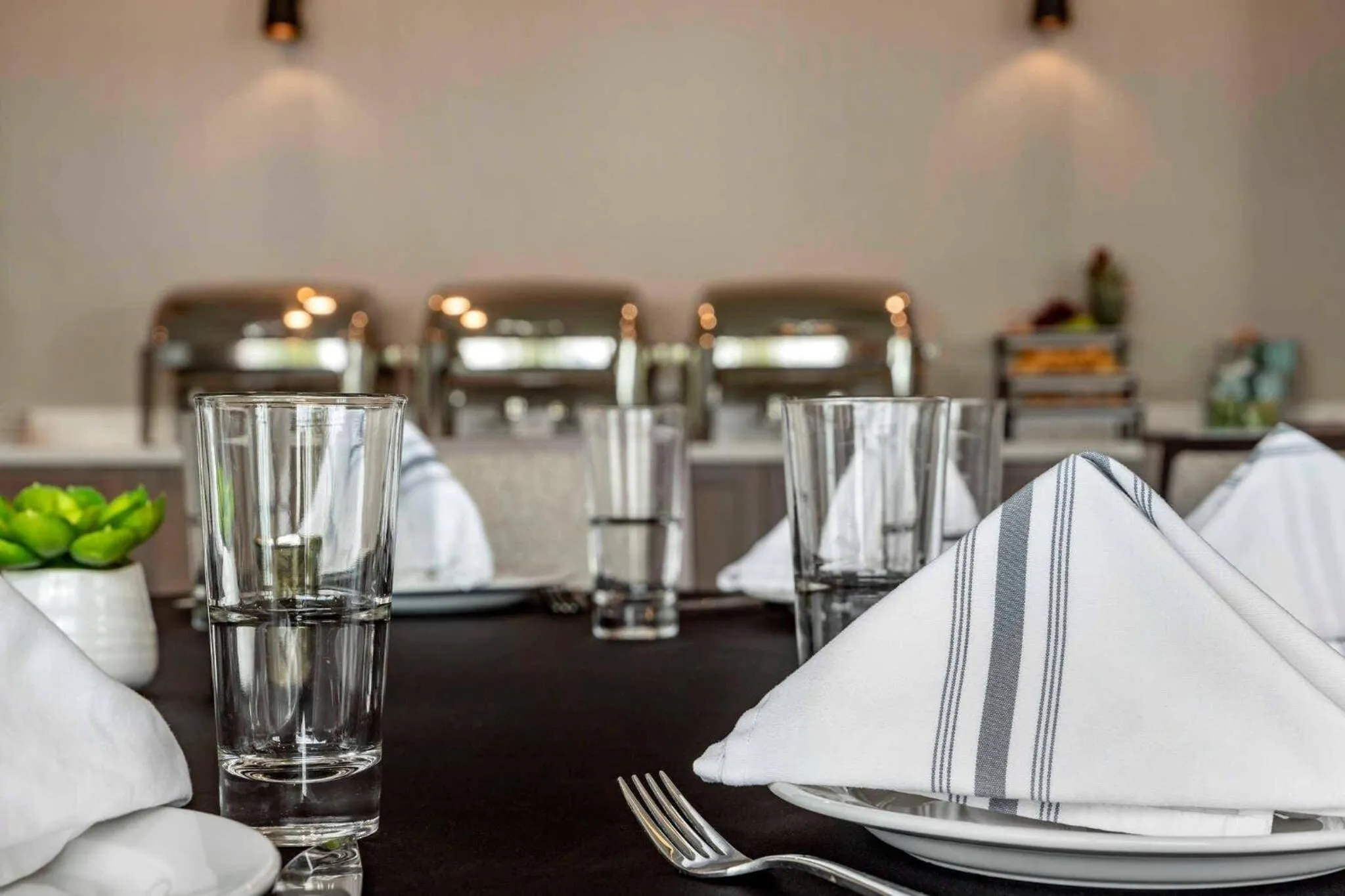 Restaurant/places to eat in Cambria Hotel Columbia Downtown the Vista