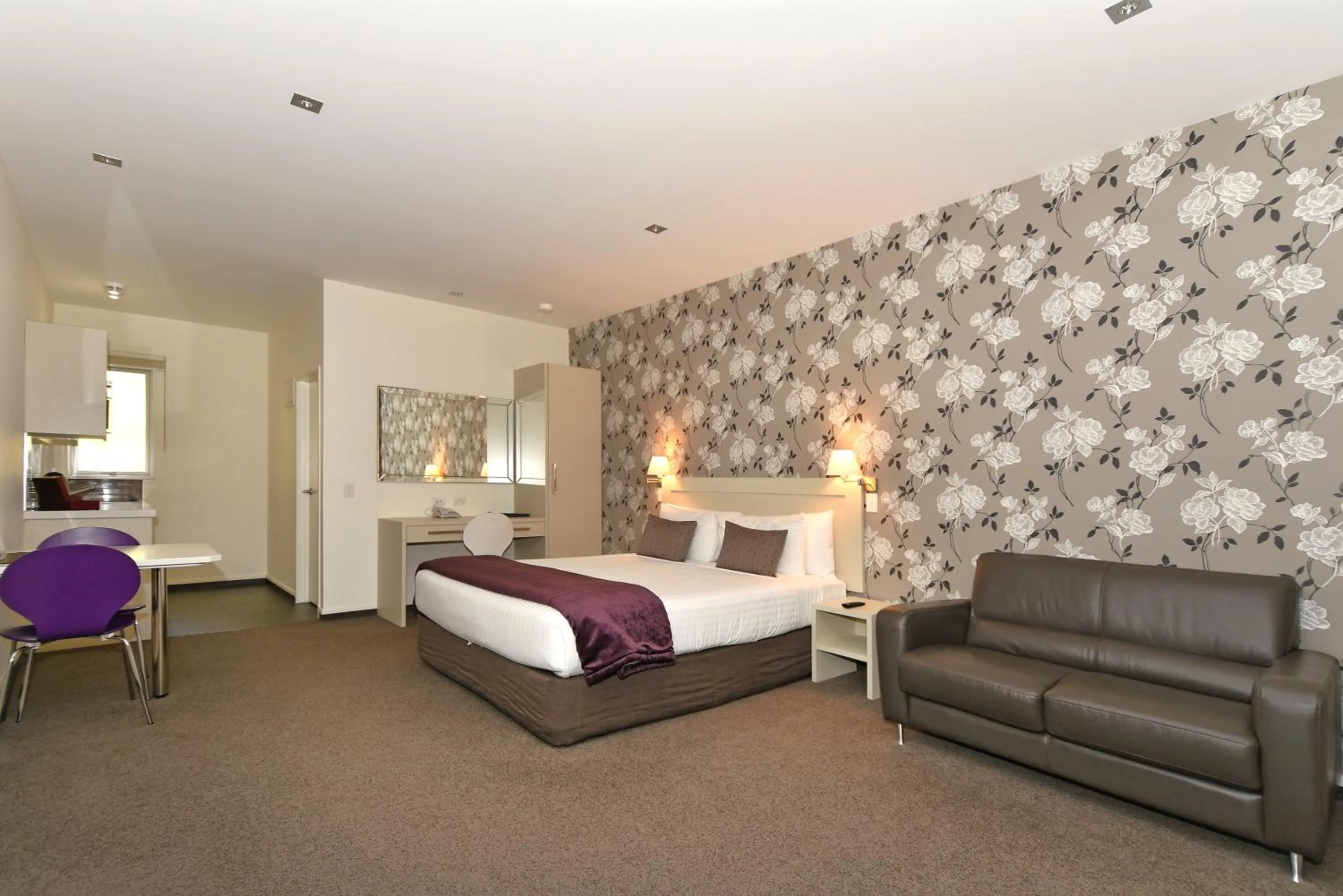 Living room, Bed in Aspen Court Franz Josef