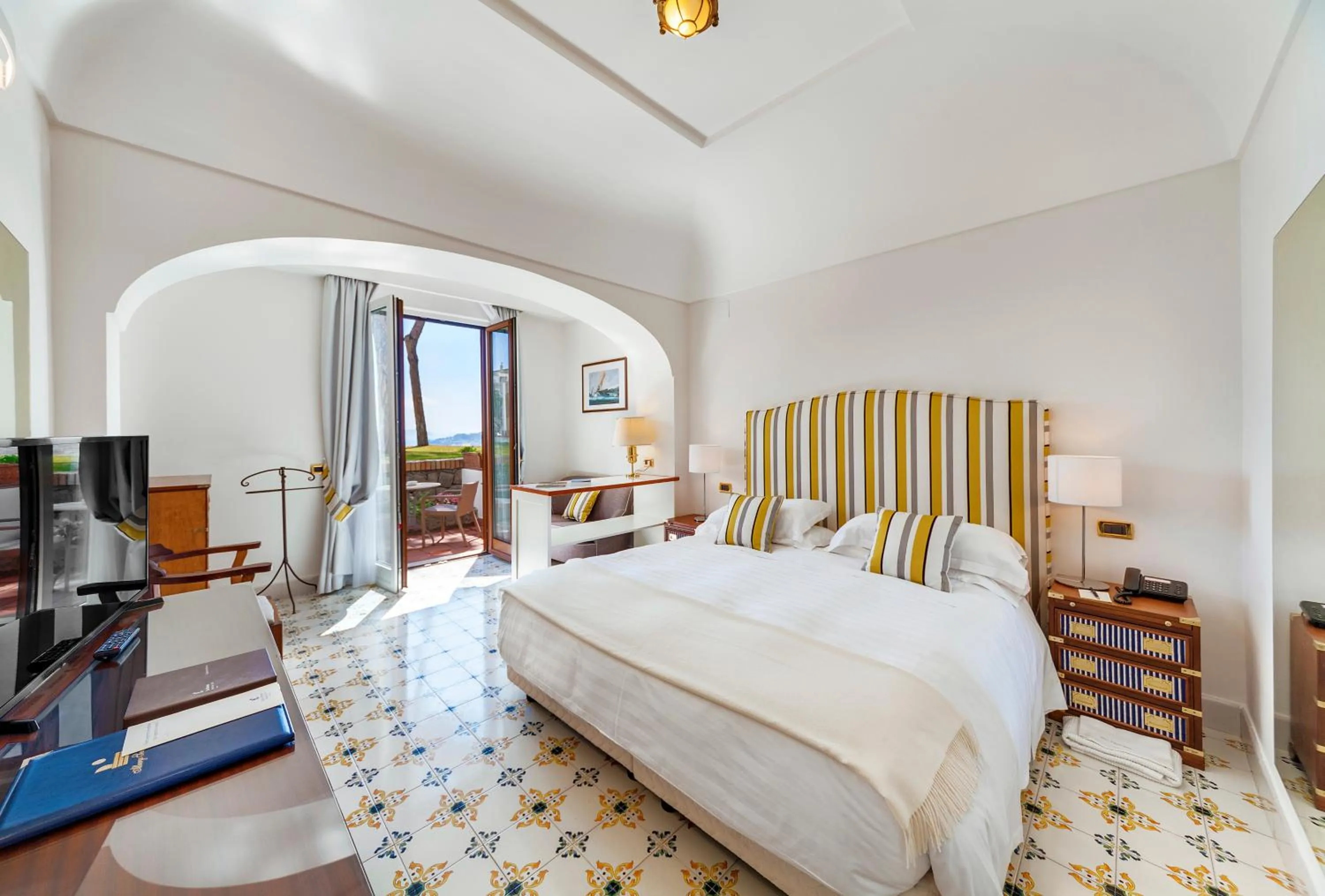 Photo of the whole room, Bed in San Montano Resort & Spa