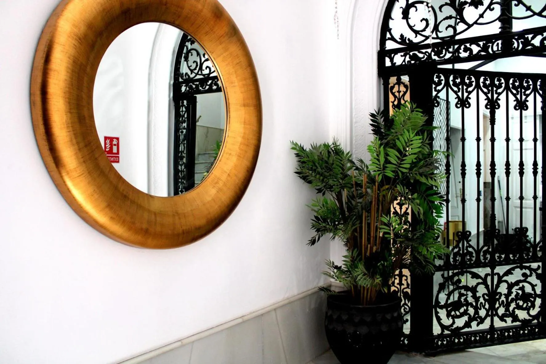 Property building in Hostal Roomsole