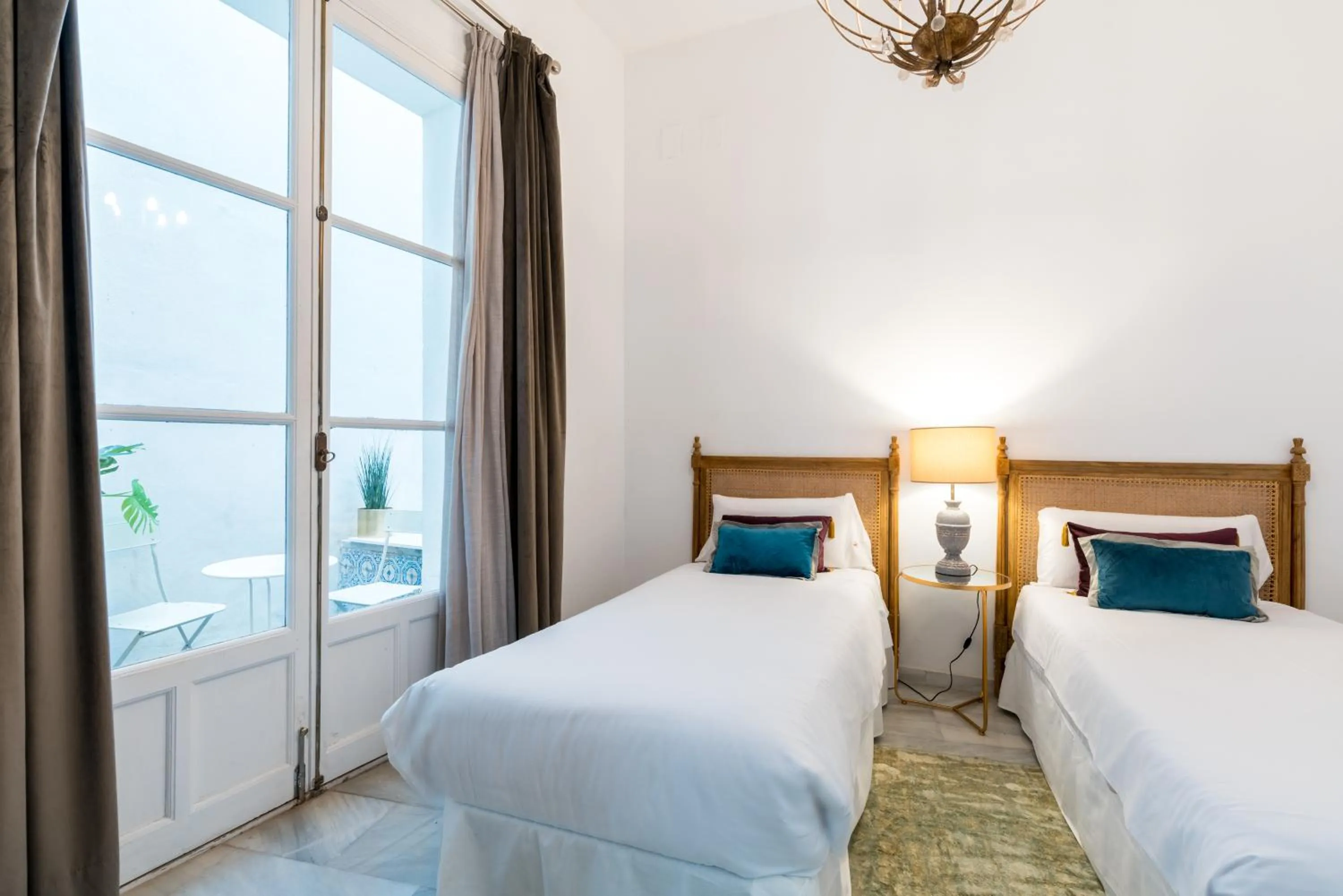 Photo of the whole room, Bed in Hostal Roomsole