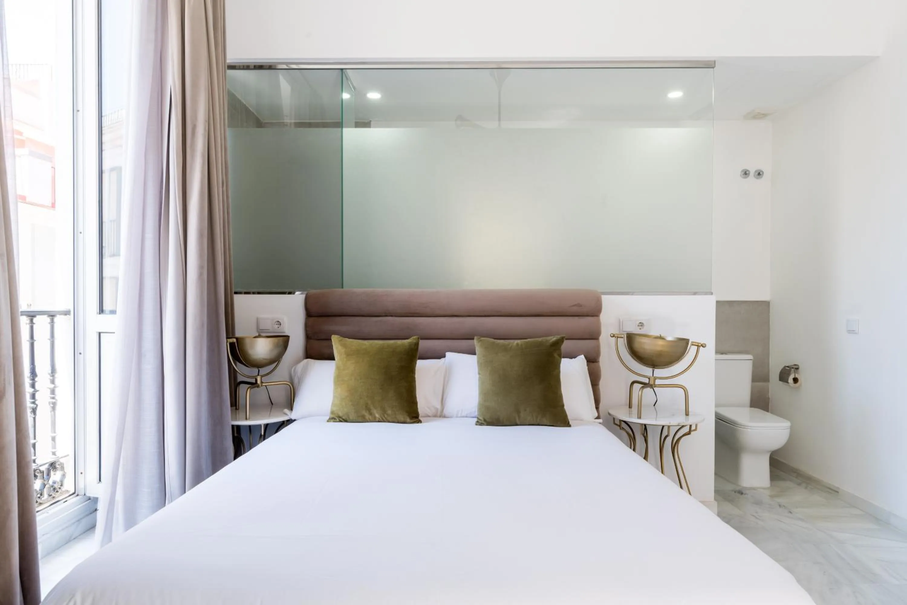 Bedroom, Bed in Hostal Roomsole