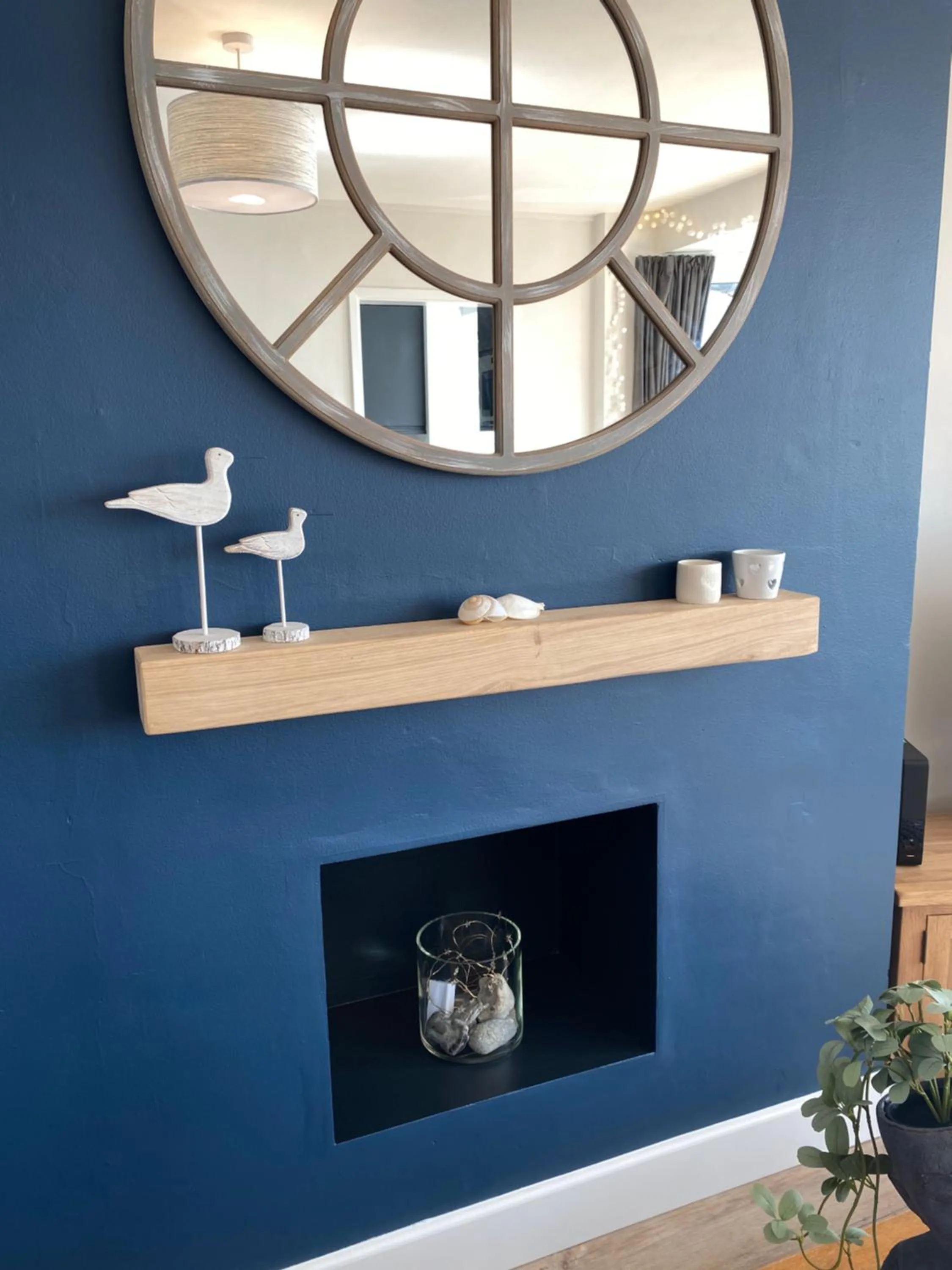 WORTHING BEACH 180 - 2 bed seafront apartment with private parking