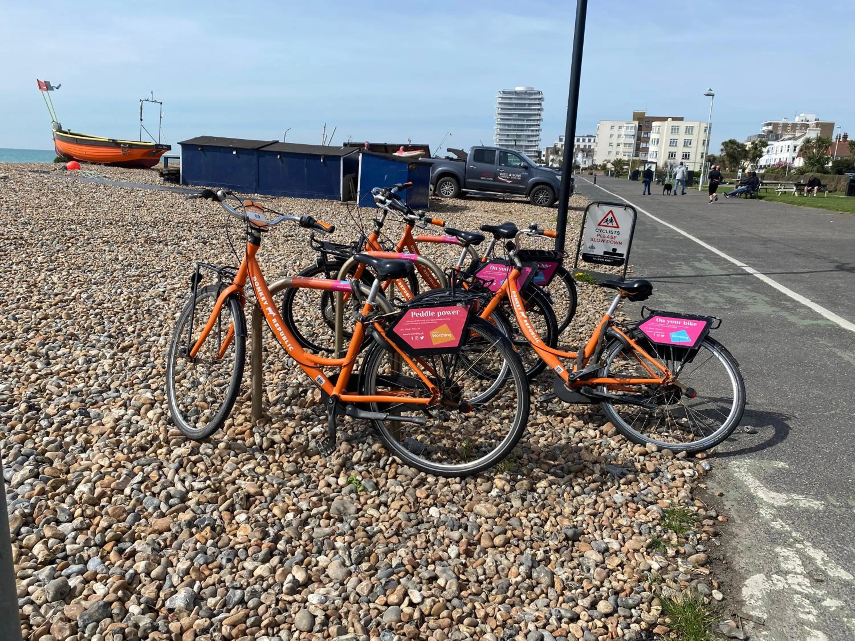 WORTHING BEACH 180 - 2 bed seafront apartment with private parking