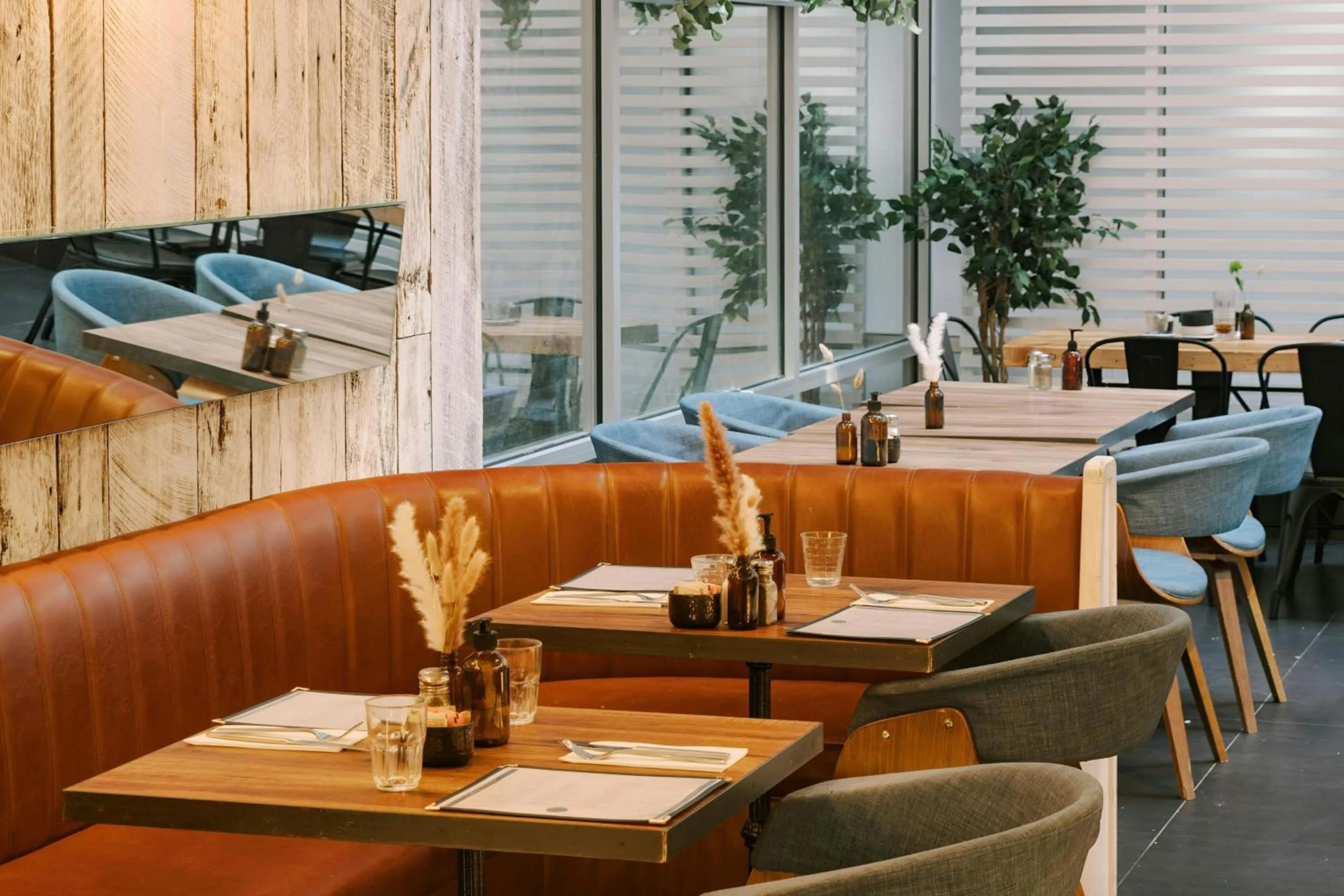 Restaurant/places to eat in Henri on 24 Hotel Chelsea, Sonder by Marriott Bonvoy