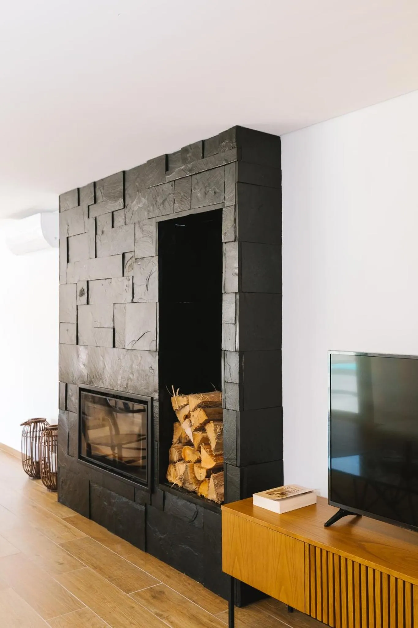 Communal lounge/ TV room in Casa Vieira Lobo