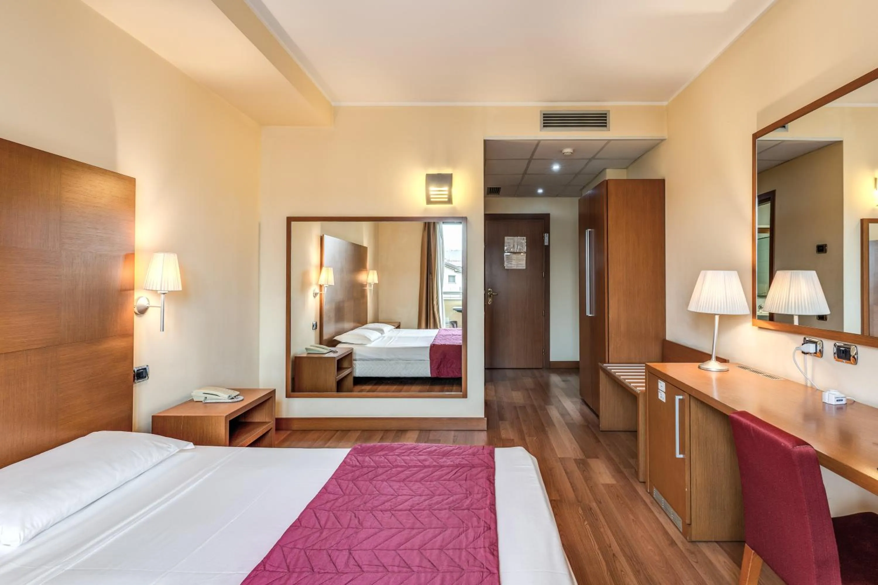 Bedroom, Bed in Luna Hotel Lago Maggiore Arona