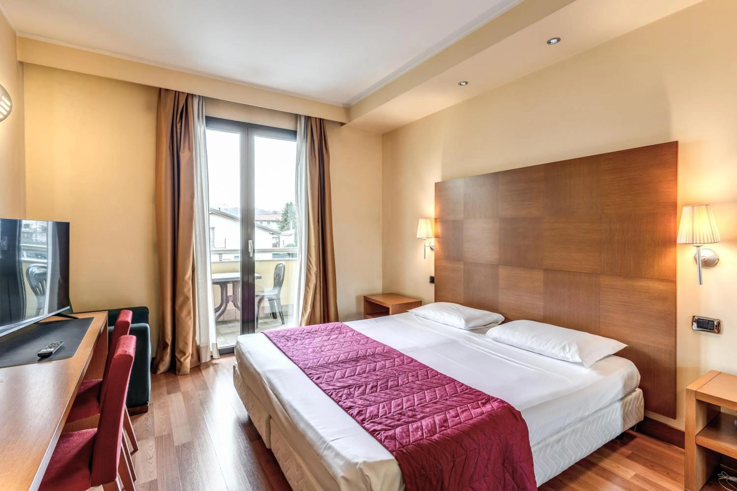 Bed in Luna Hotel Lago Maggiore Arona