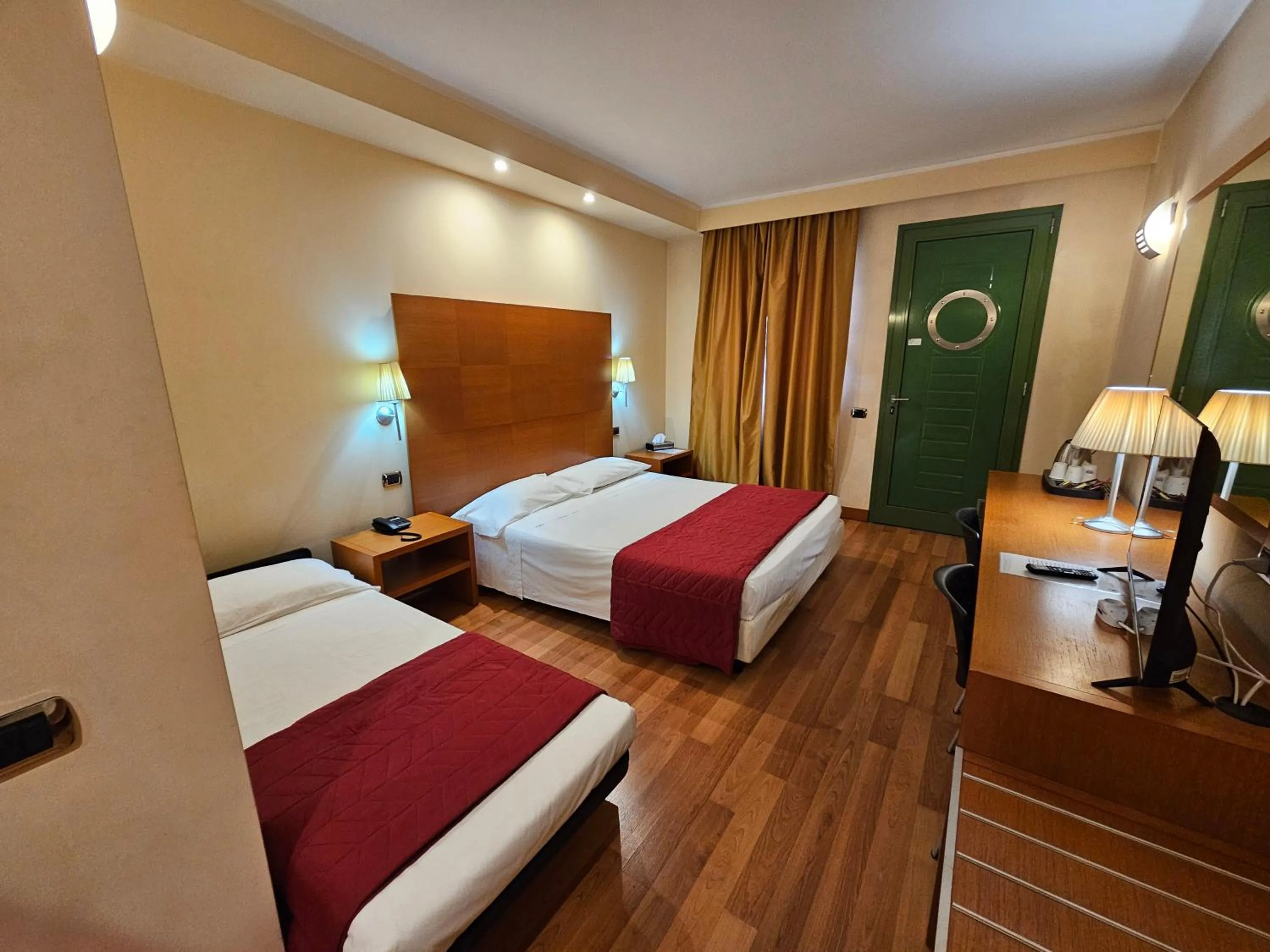 Bedroom, Bed in Luna Hotel Lago Maggiore Arona