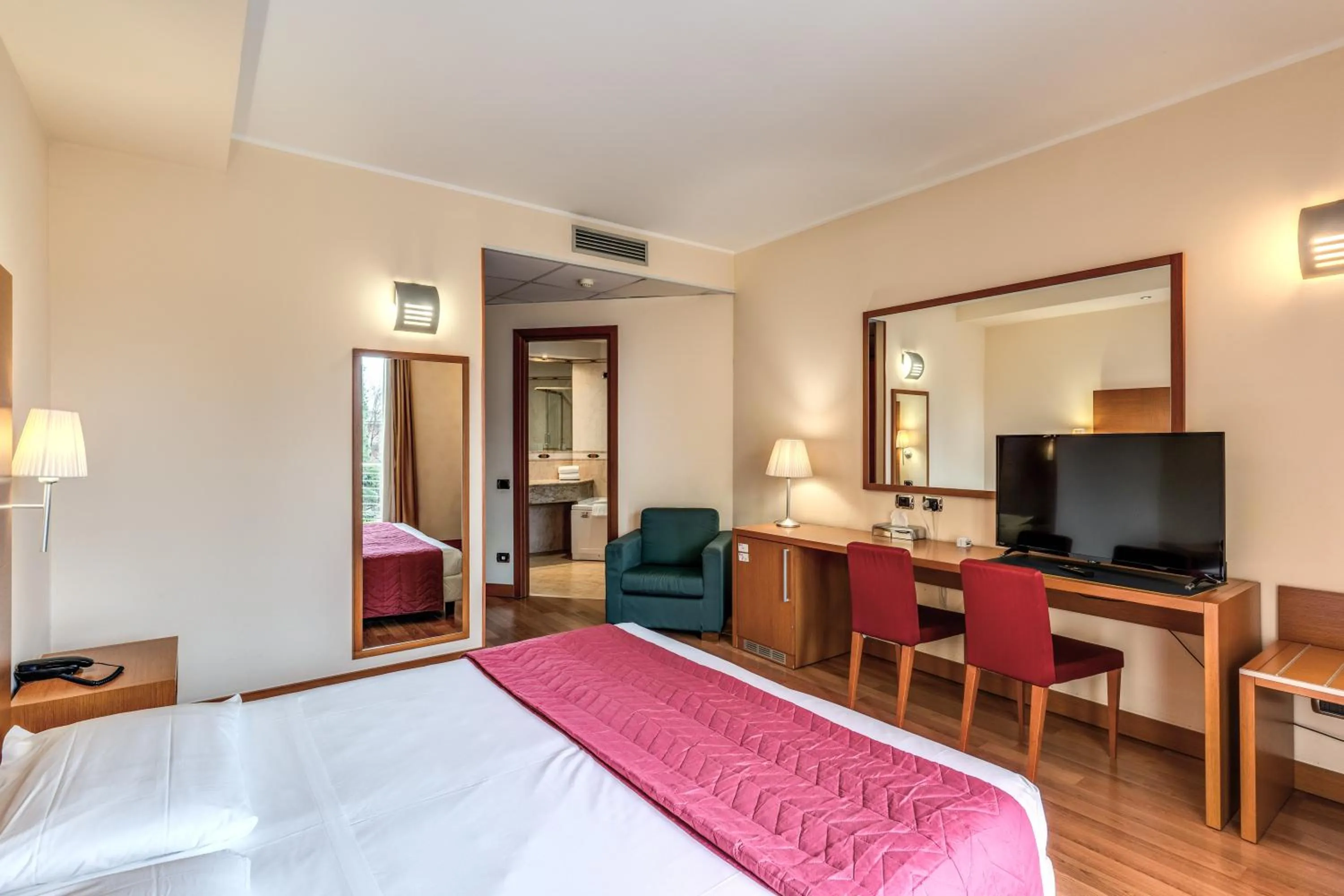 Bedroom, Bed in Luna Hotel Lago Maggiore Arona