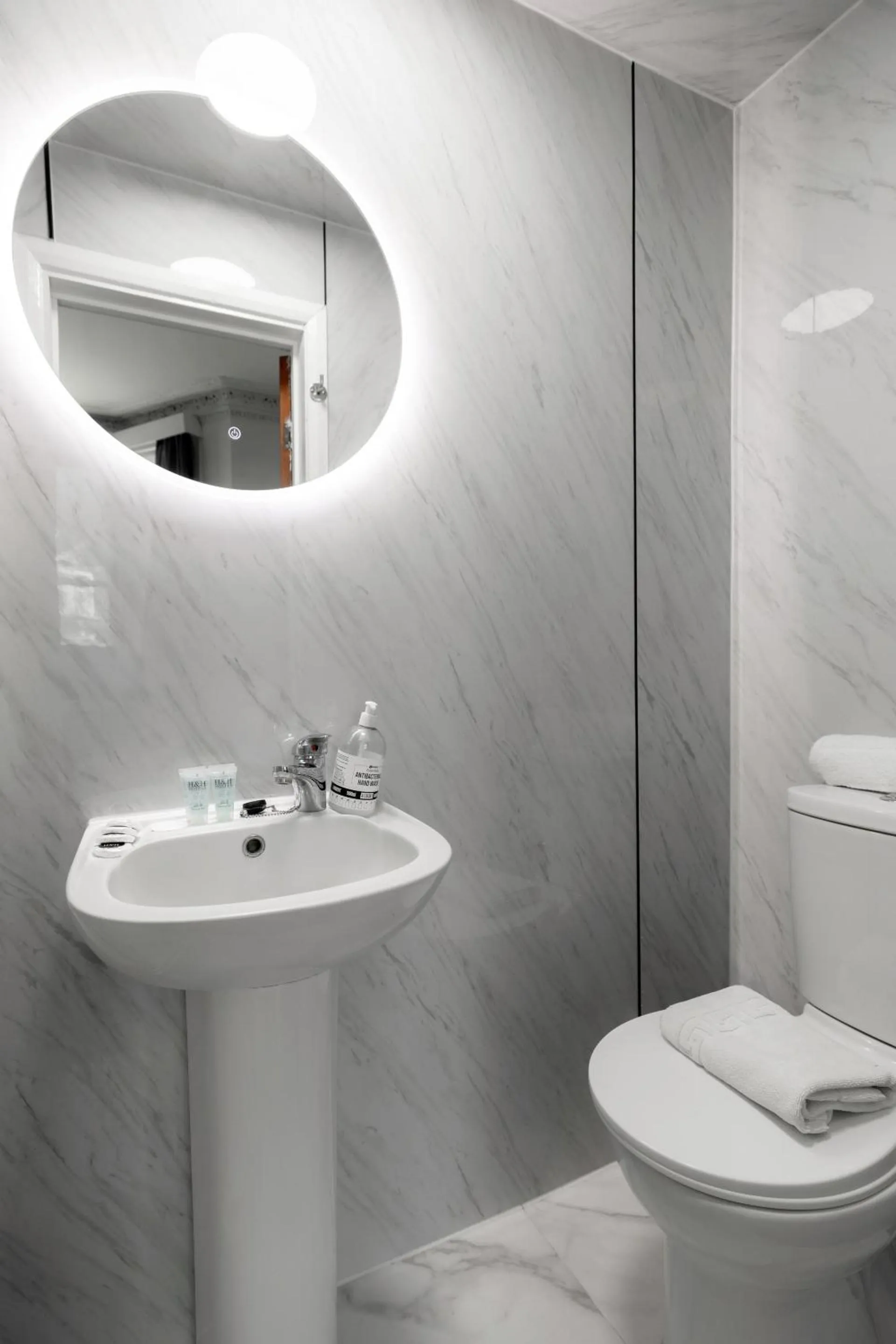 Bedroom in Orlando hotel