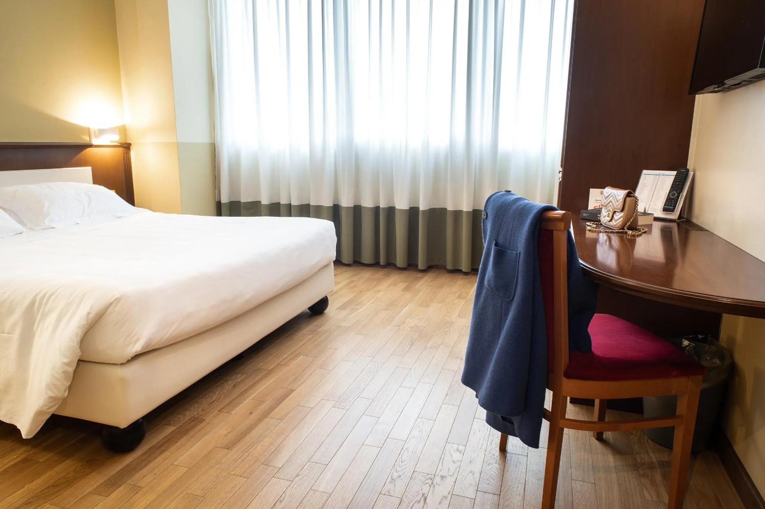 Photo of the whole room, Bed in Hotel Alga