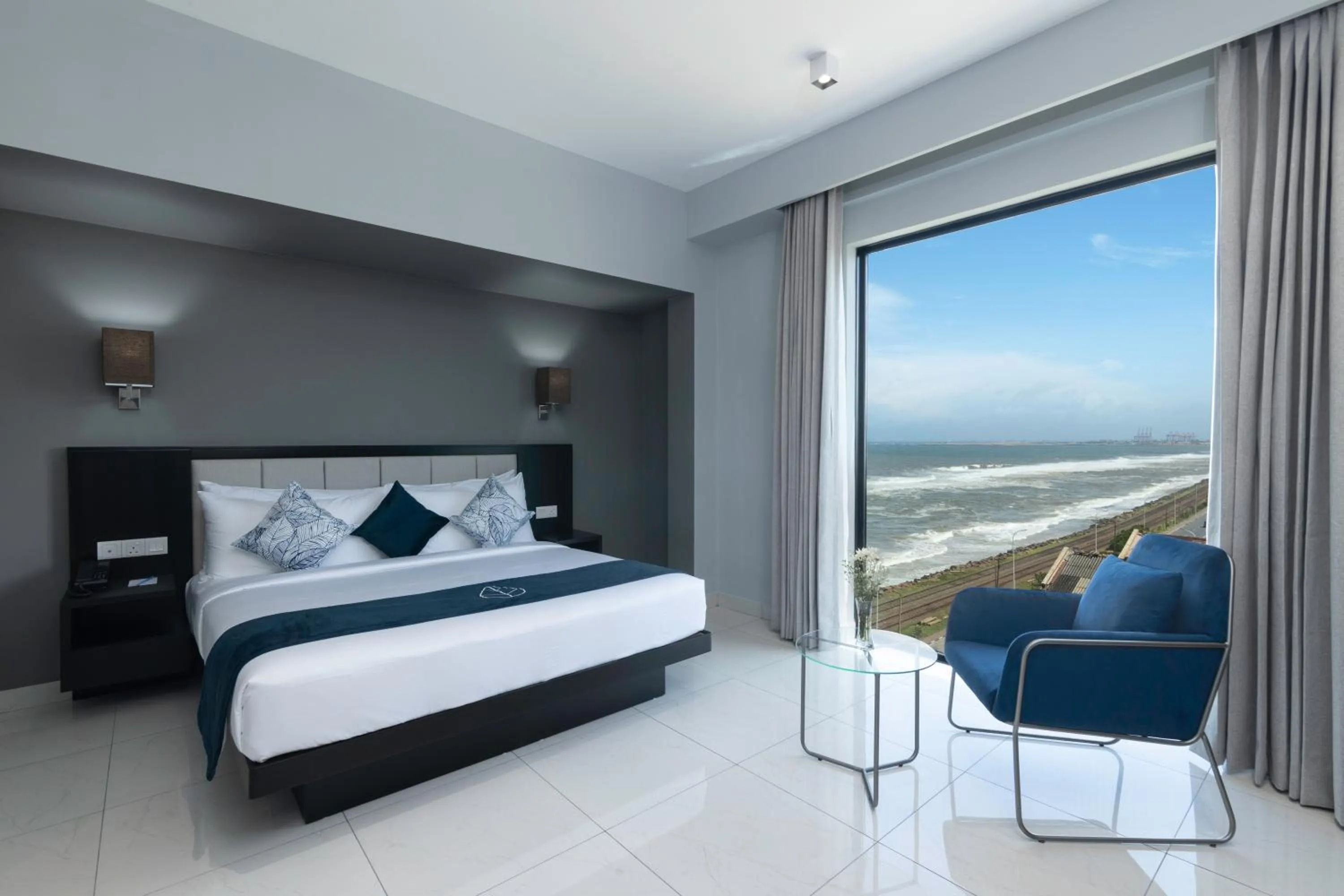 Photo of the whole room, Bed in MaRadha Colombo