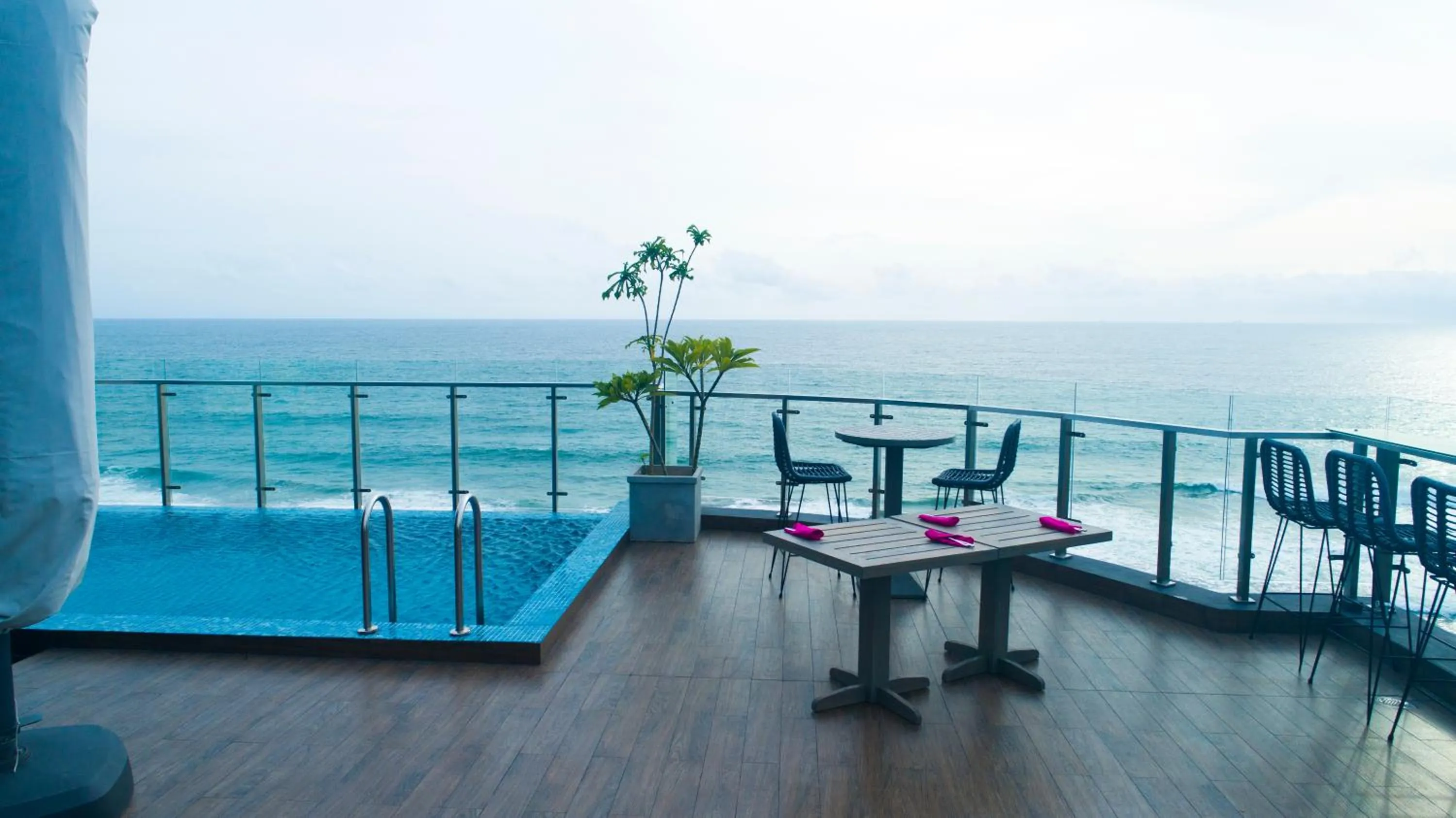 Restaurant/places to eat in MaRadha Colombo