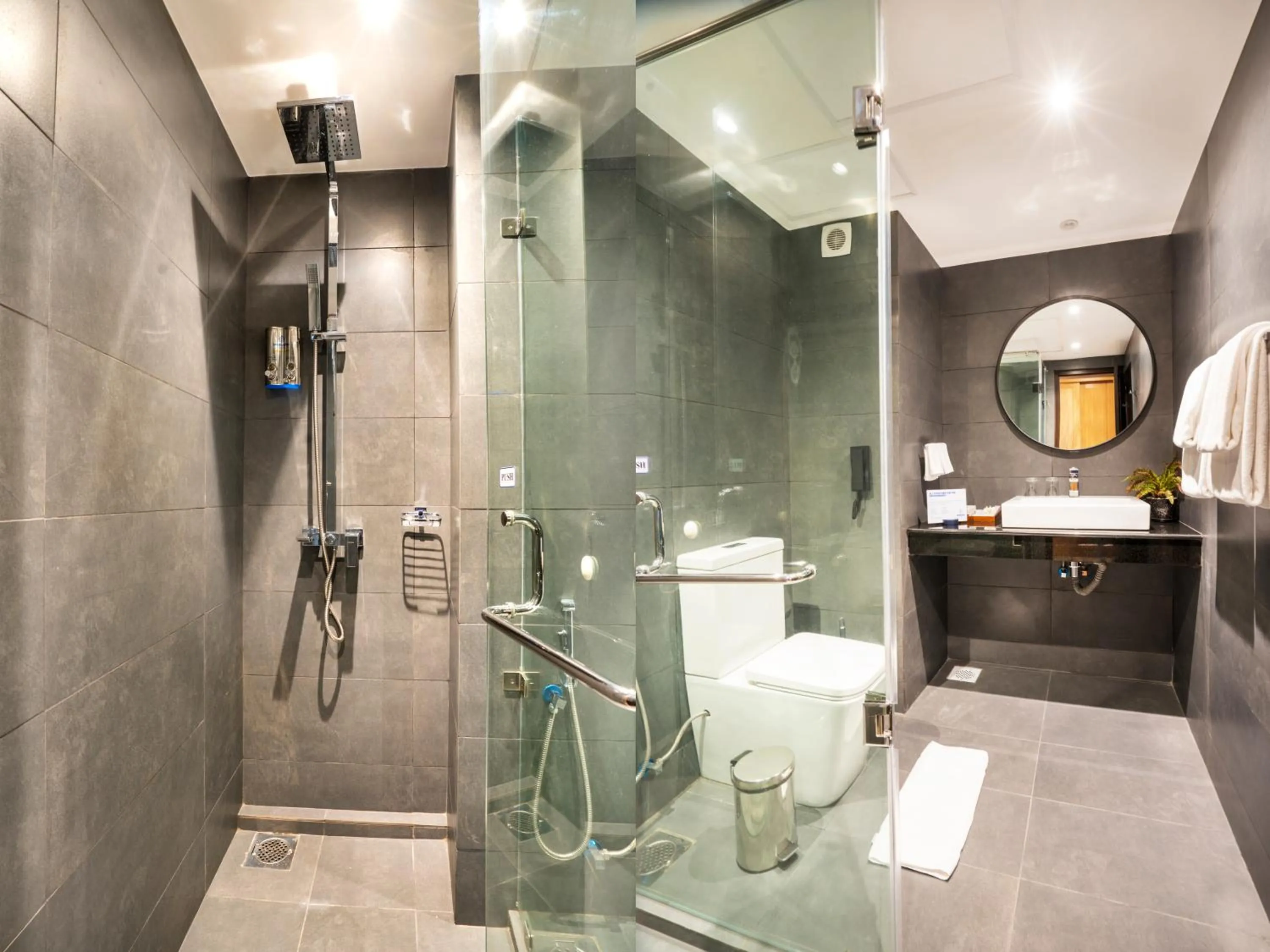 Bathroom in MaRadha Colombo