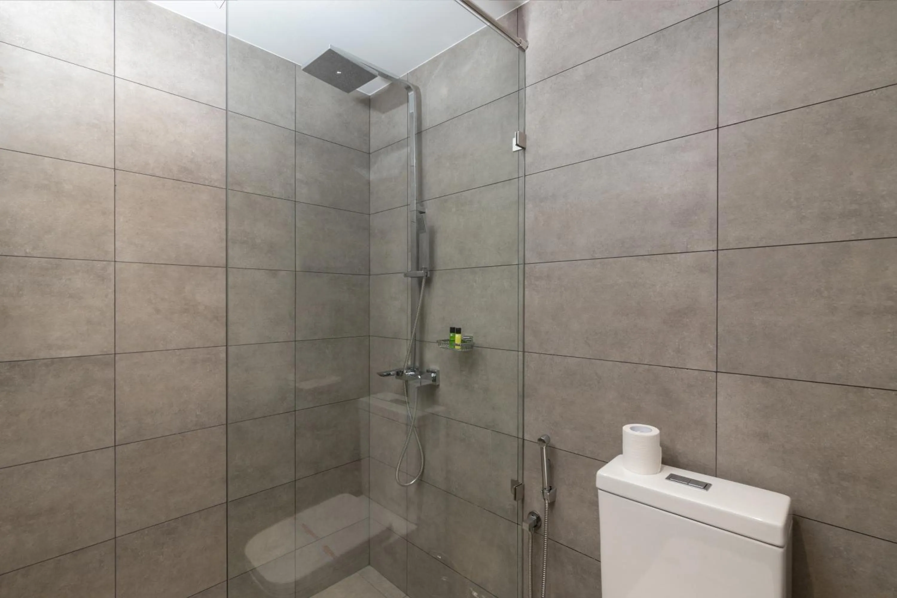 Shower in MaRadha Colombo