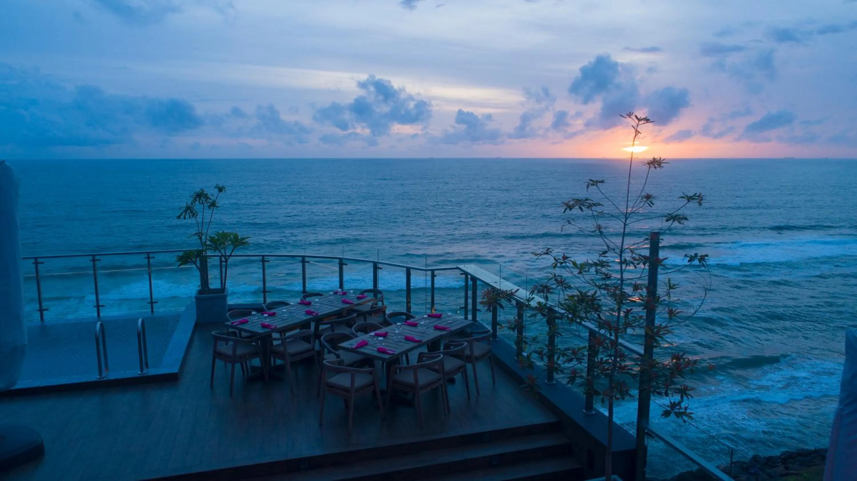 Restaurant/places to eat in MaRadha Colombo