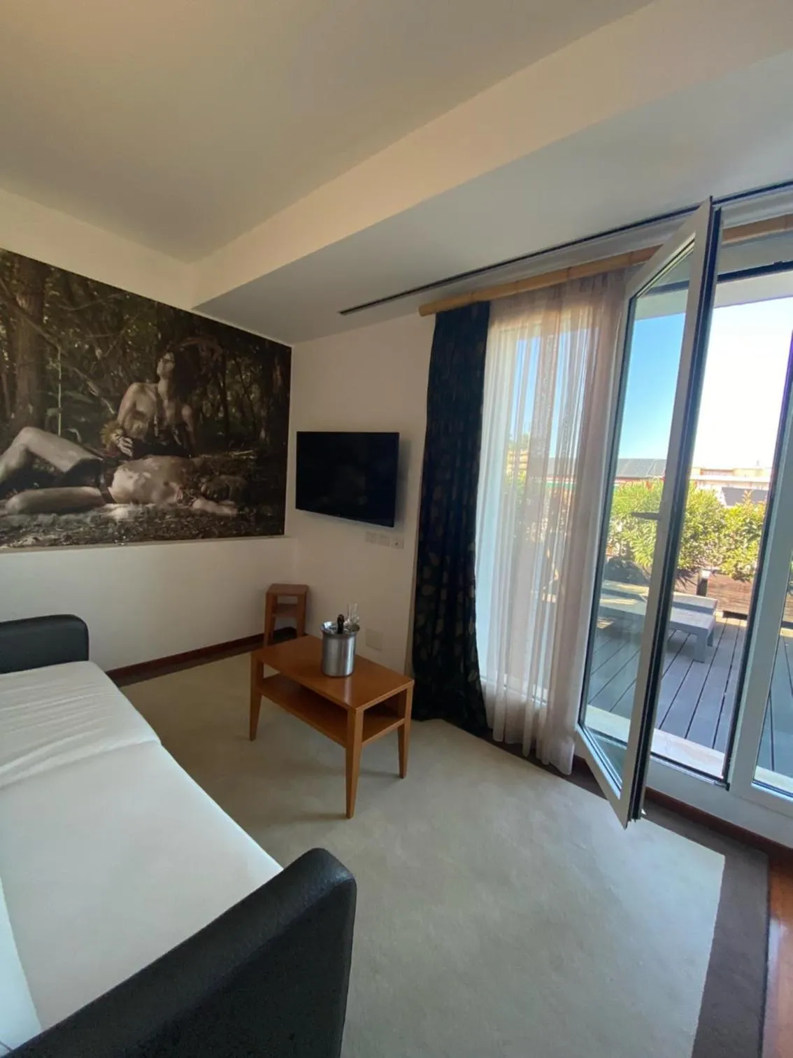 Photo of the whole room, Bed in Card International Hotel