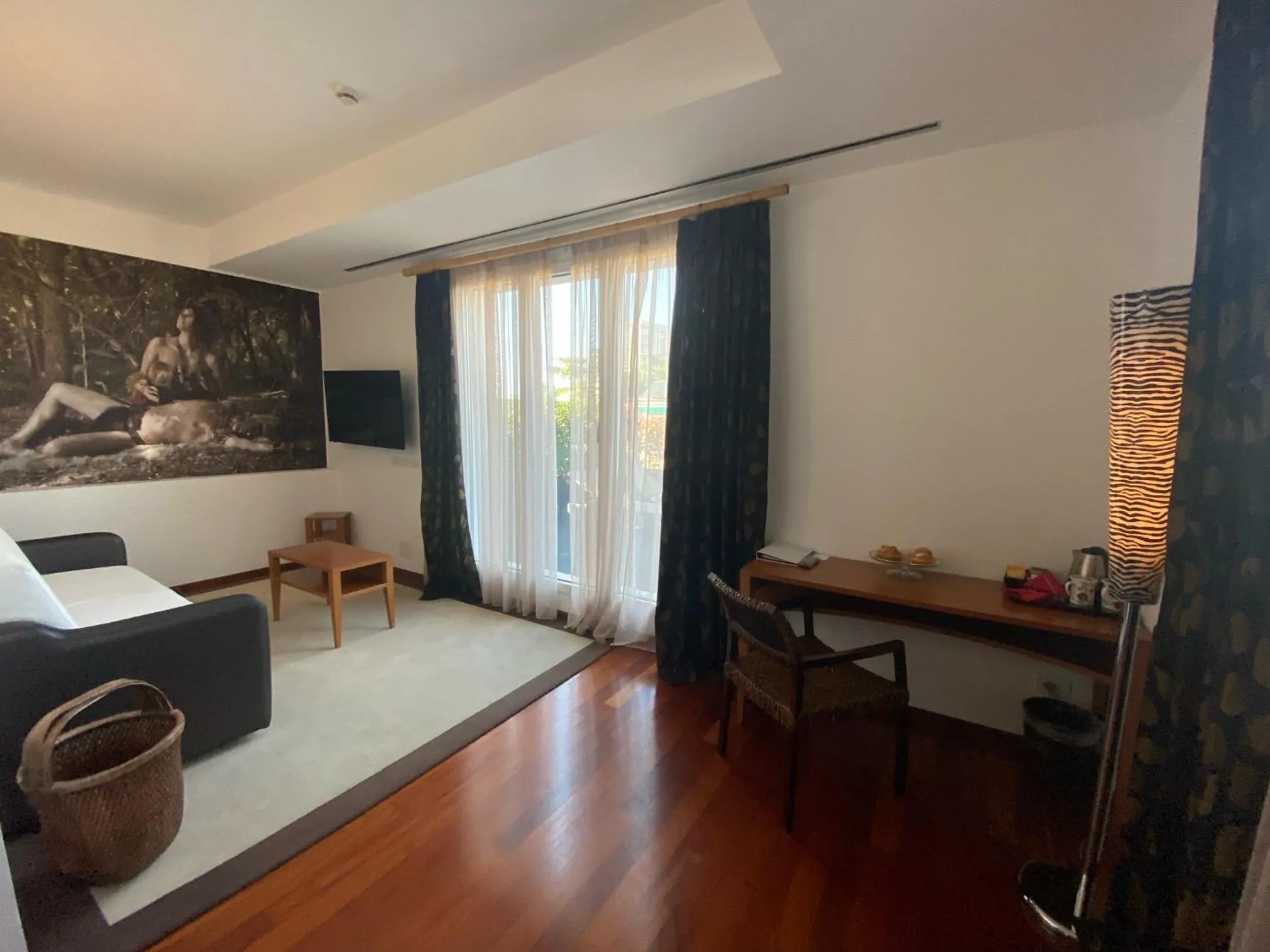 Seating area, Bed in Card International Hotel