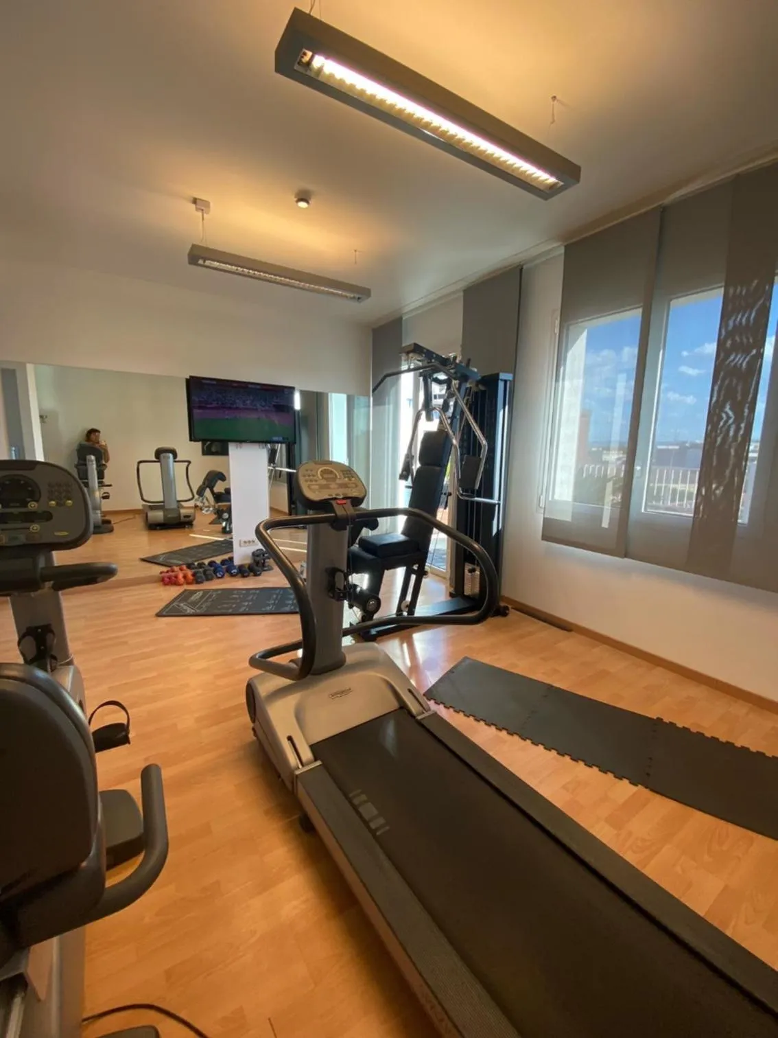 Fitness centre/facilities in Card International Hotel