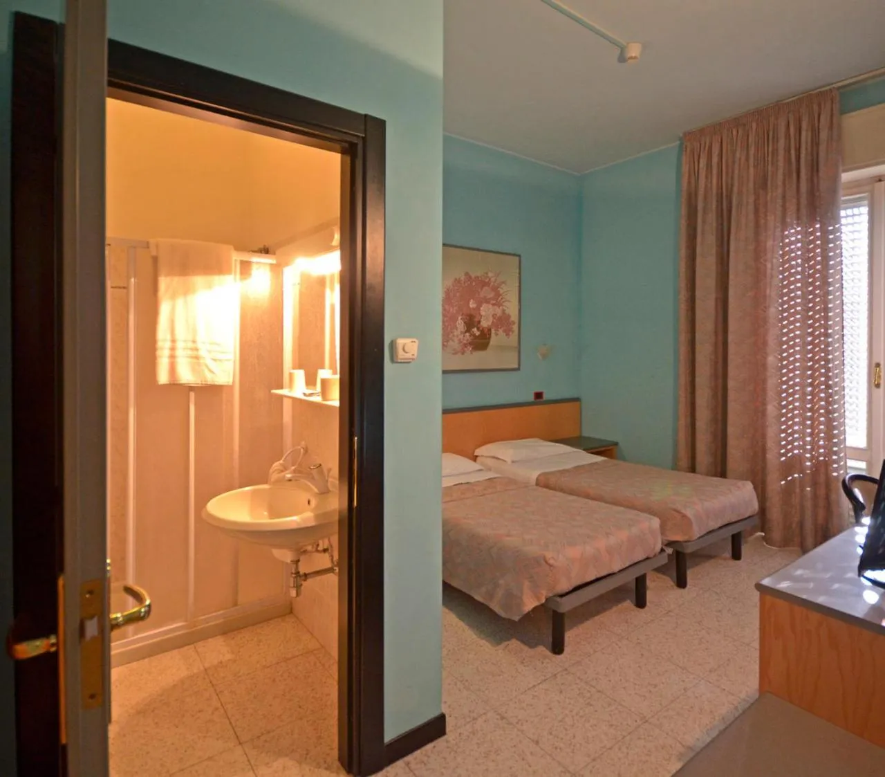 Bathroom, Bed in Hotel Salus