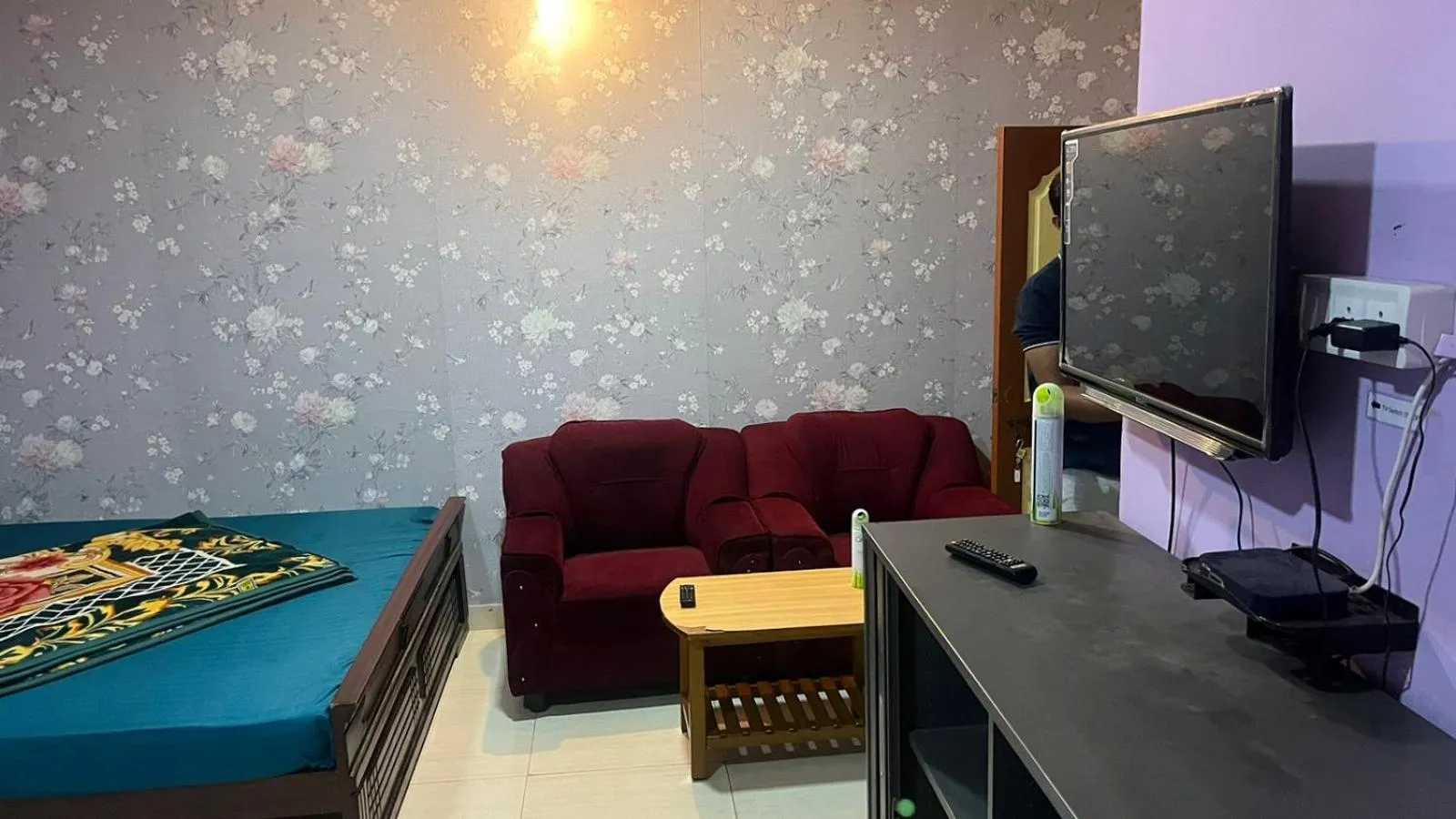 TV and multimedia in Kodai Pinetree Residency