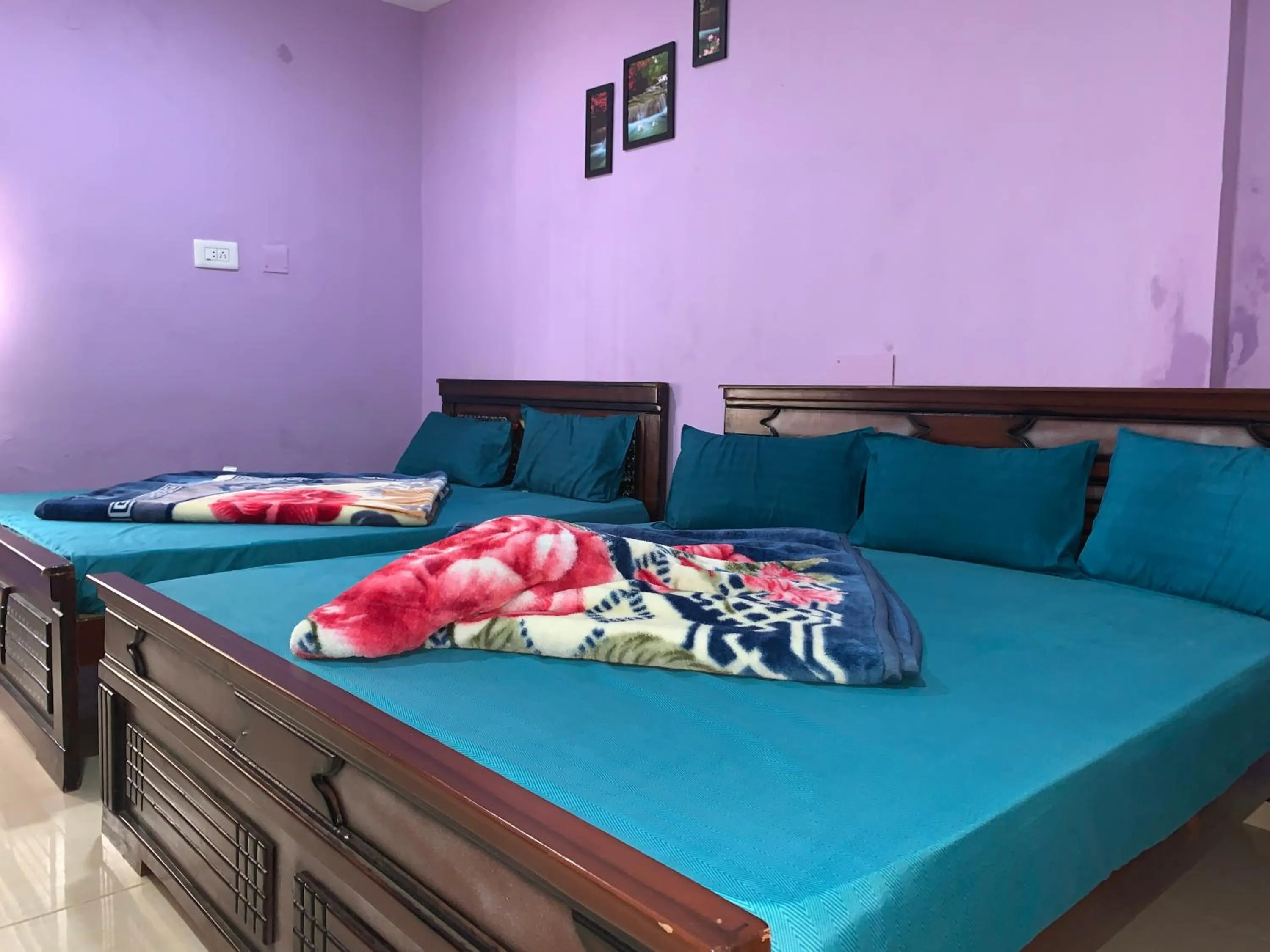 Bed in Kodai Pinetree Residency