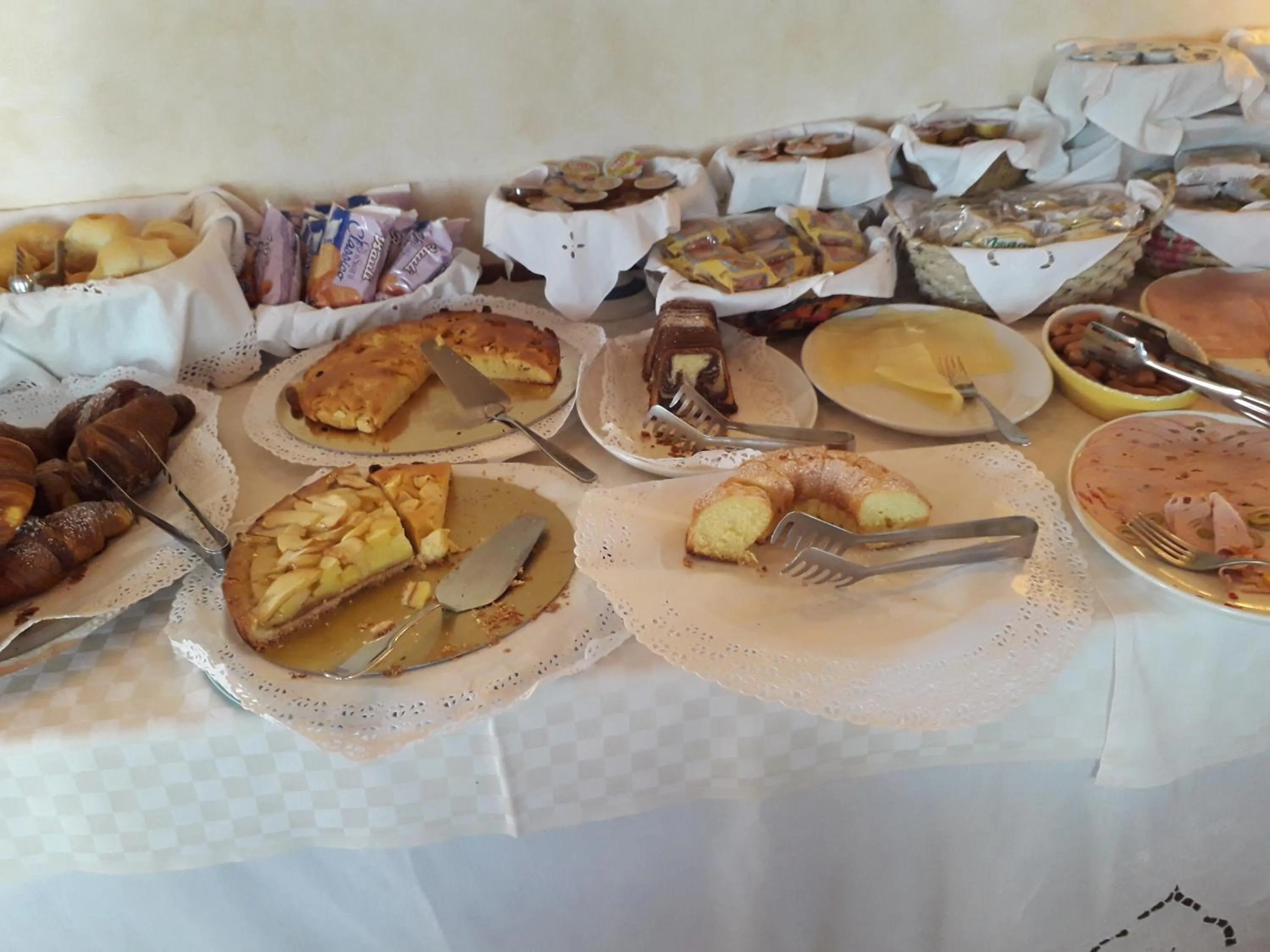 Buffet breakfast in Hotel Fornaci