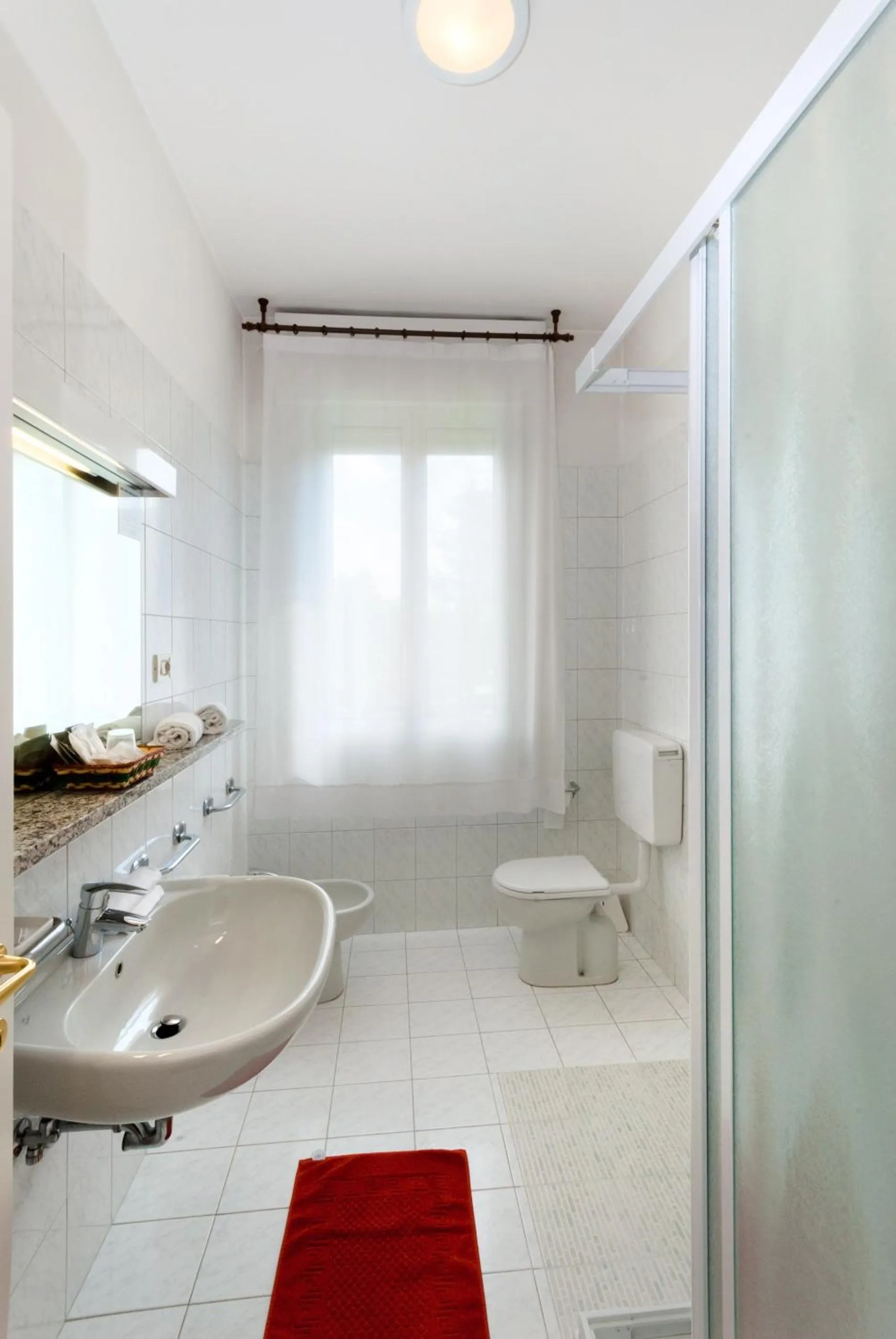 Photo of the whole room in Hotel Columbia Terme