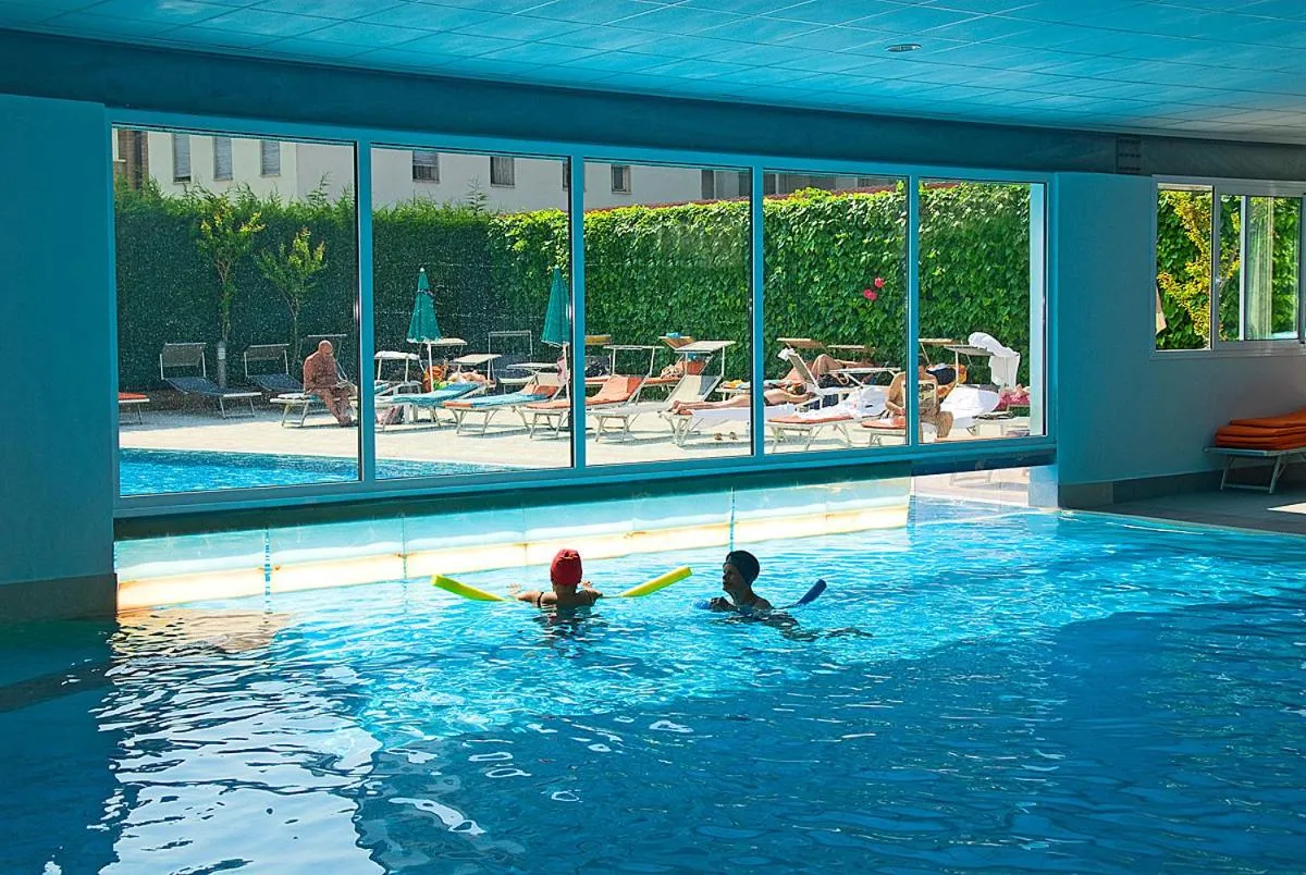 Swimming pool in Hotel Columbia Terme