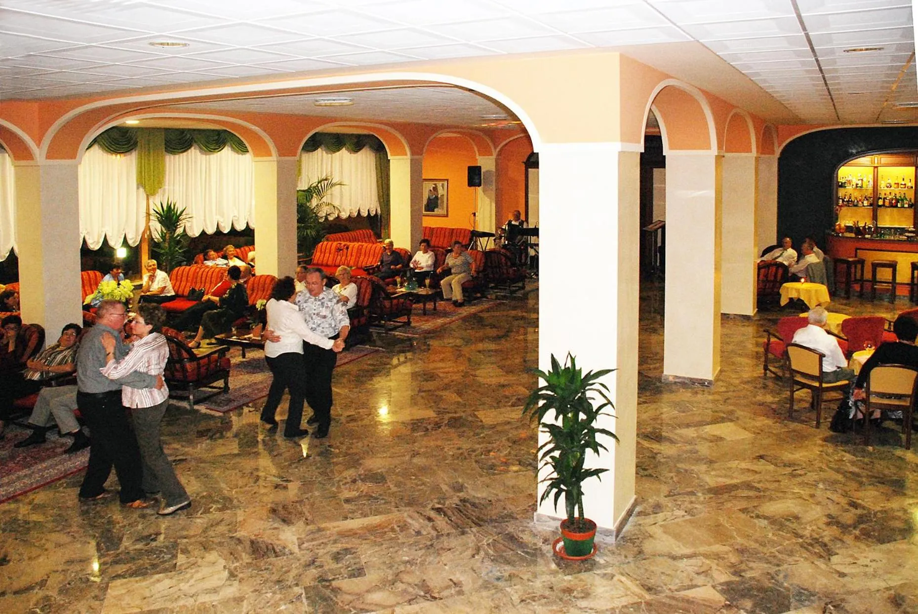 Entertainment in Hotel Columbia Terme