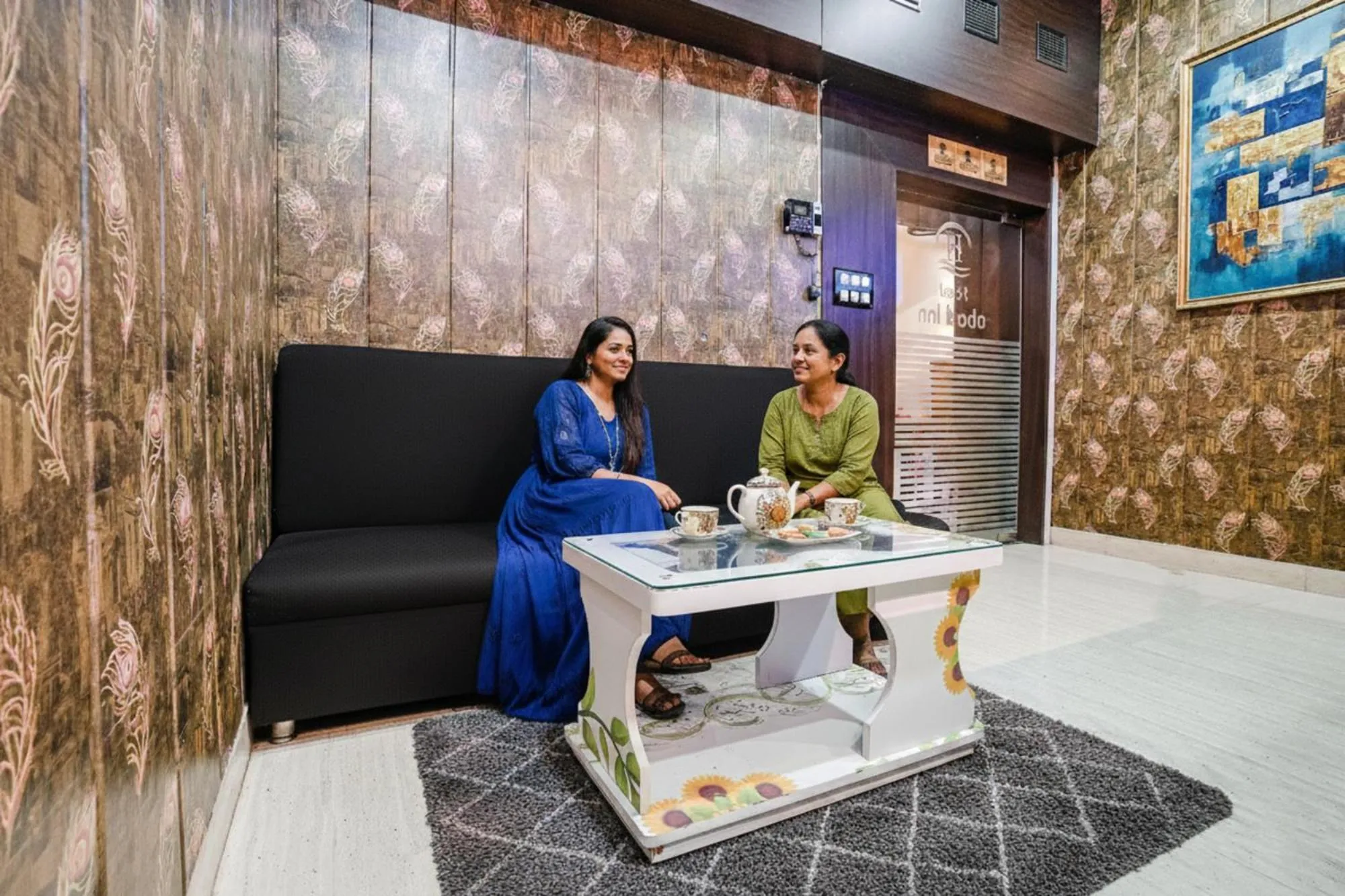 Seating area in Via Abad Inn