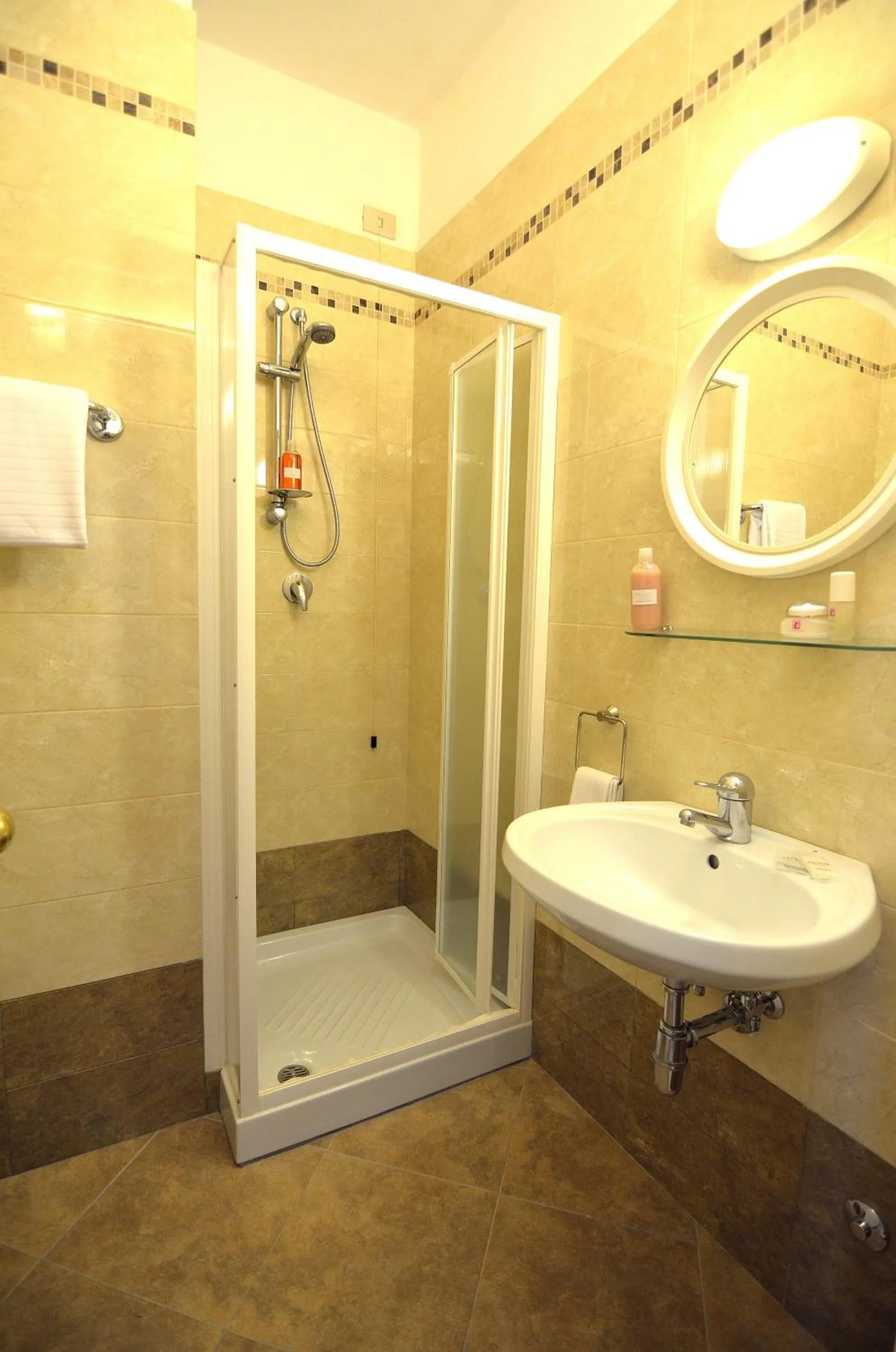 Shower in Hotel Del Buono Wellness & Medical Spa