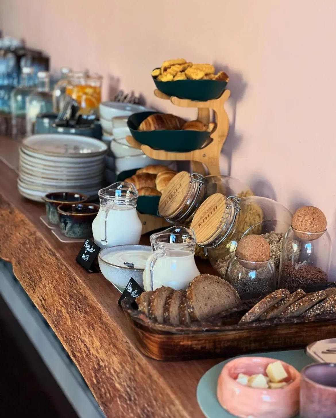 Breakfast in Luna House & Cowork