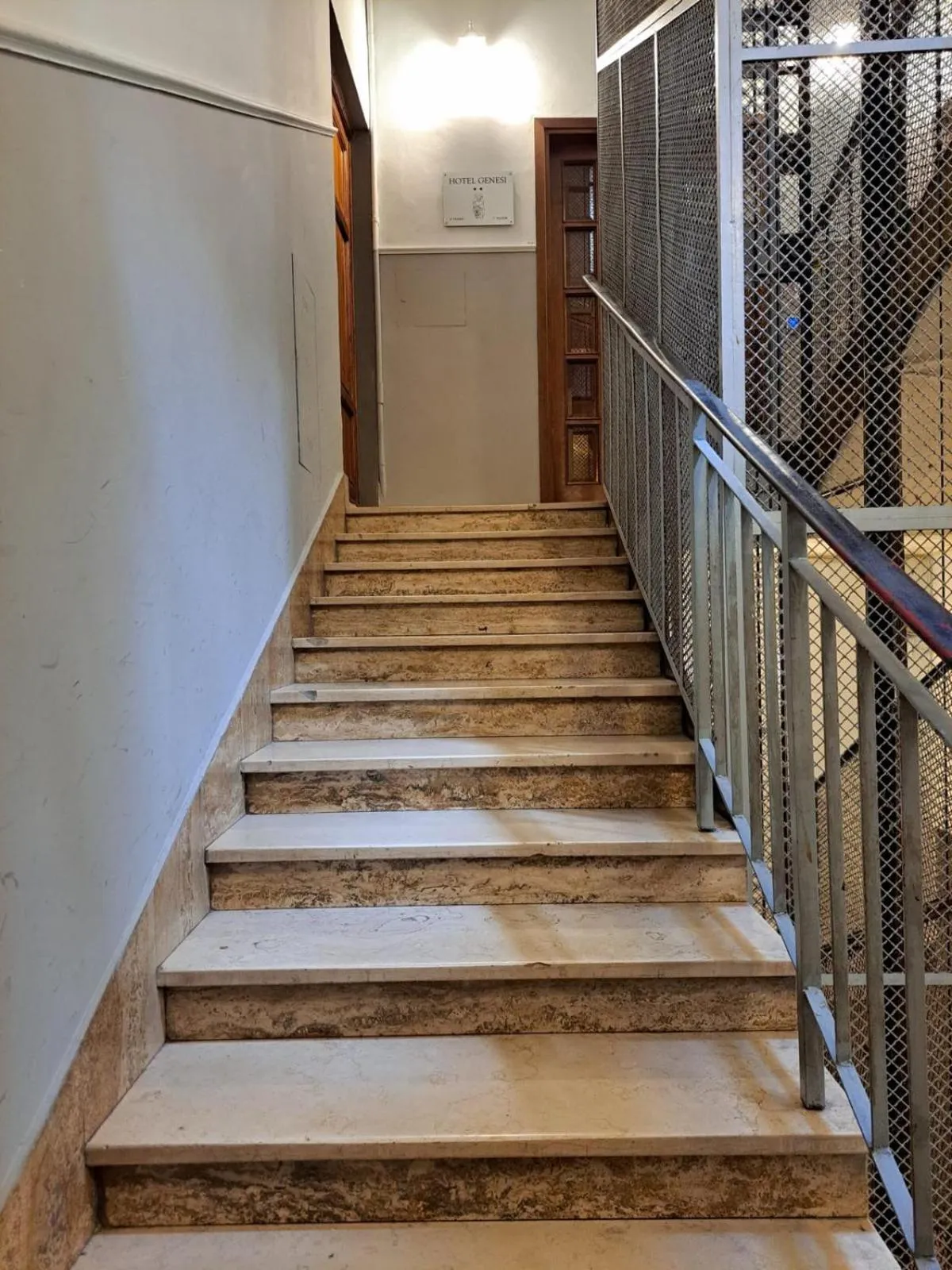 Text overlay in Hotel Genesi