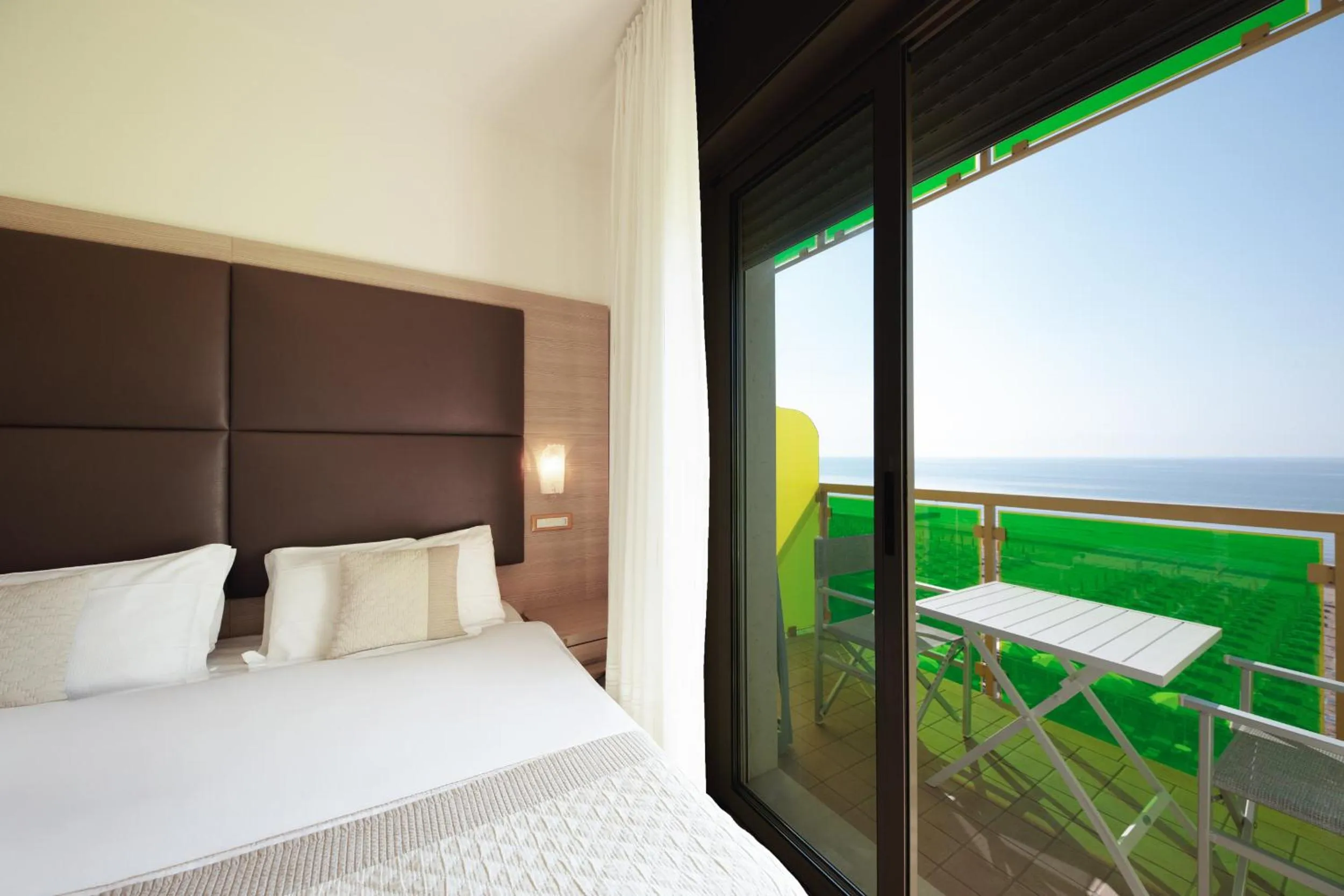 View (from property/room), Bed in Hotel Bristol